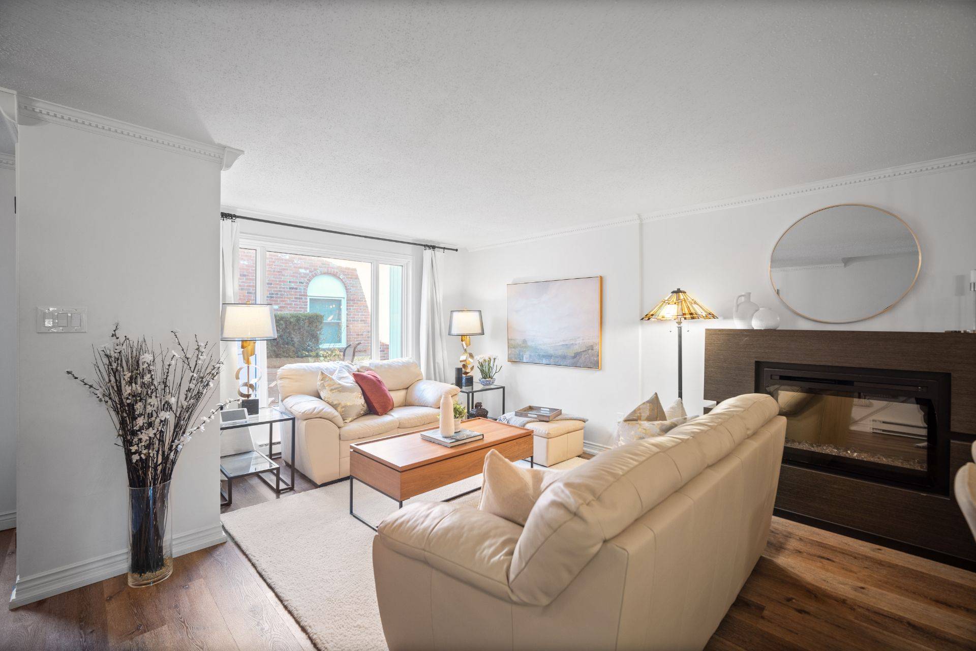 Burlington, ON L7P 3A6,2058 Brant ST #3