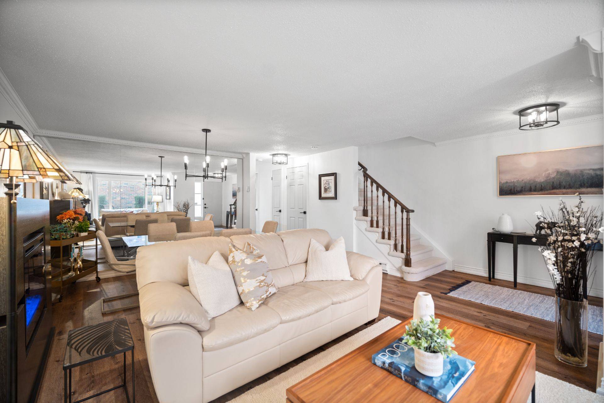 Burlington, ON L7P 3A6,2058 Brant ST #3