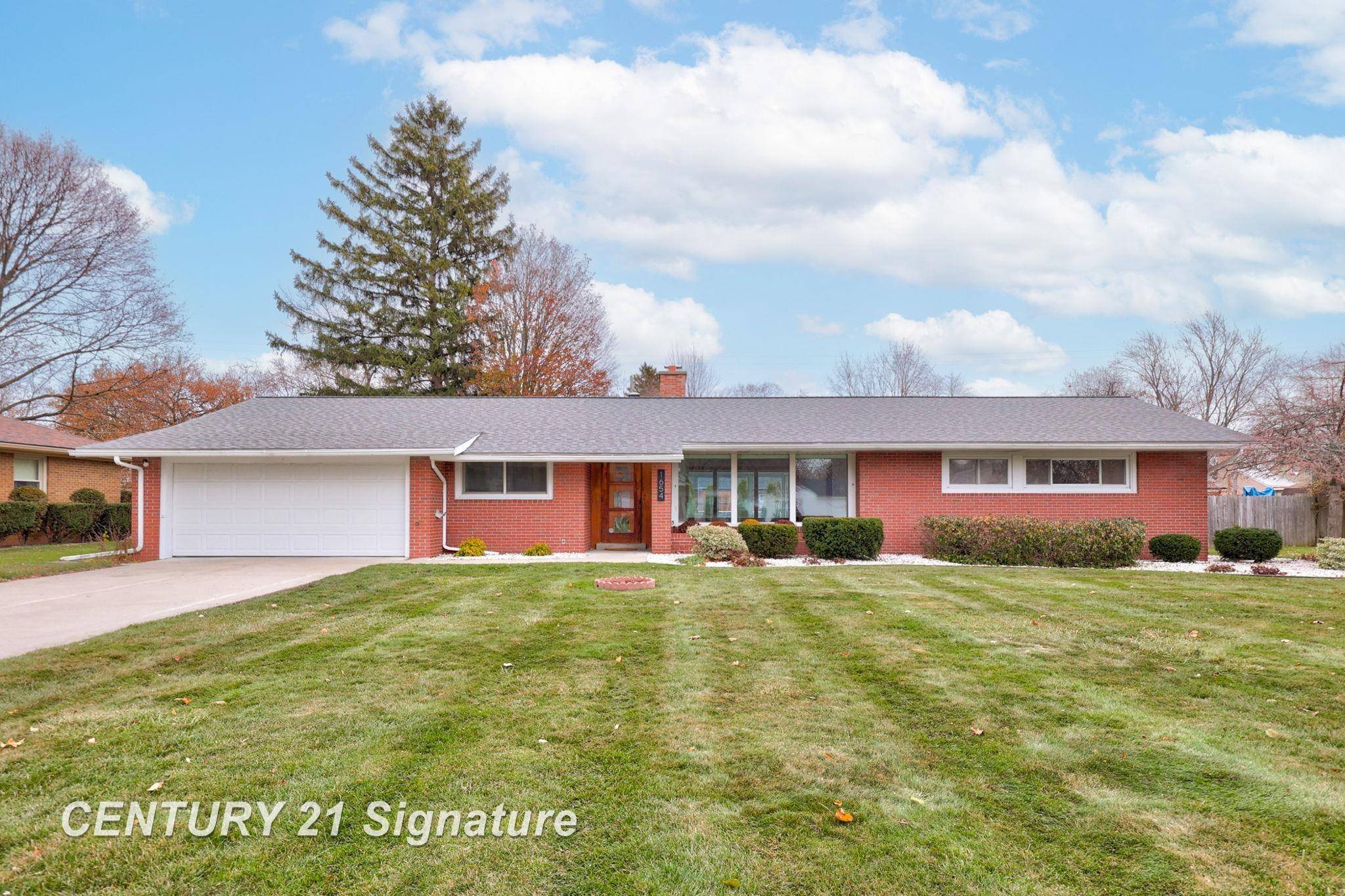 Saginaw, MI 48638,1654 Lathrup AVE