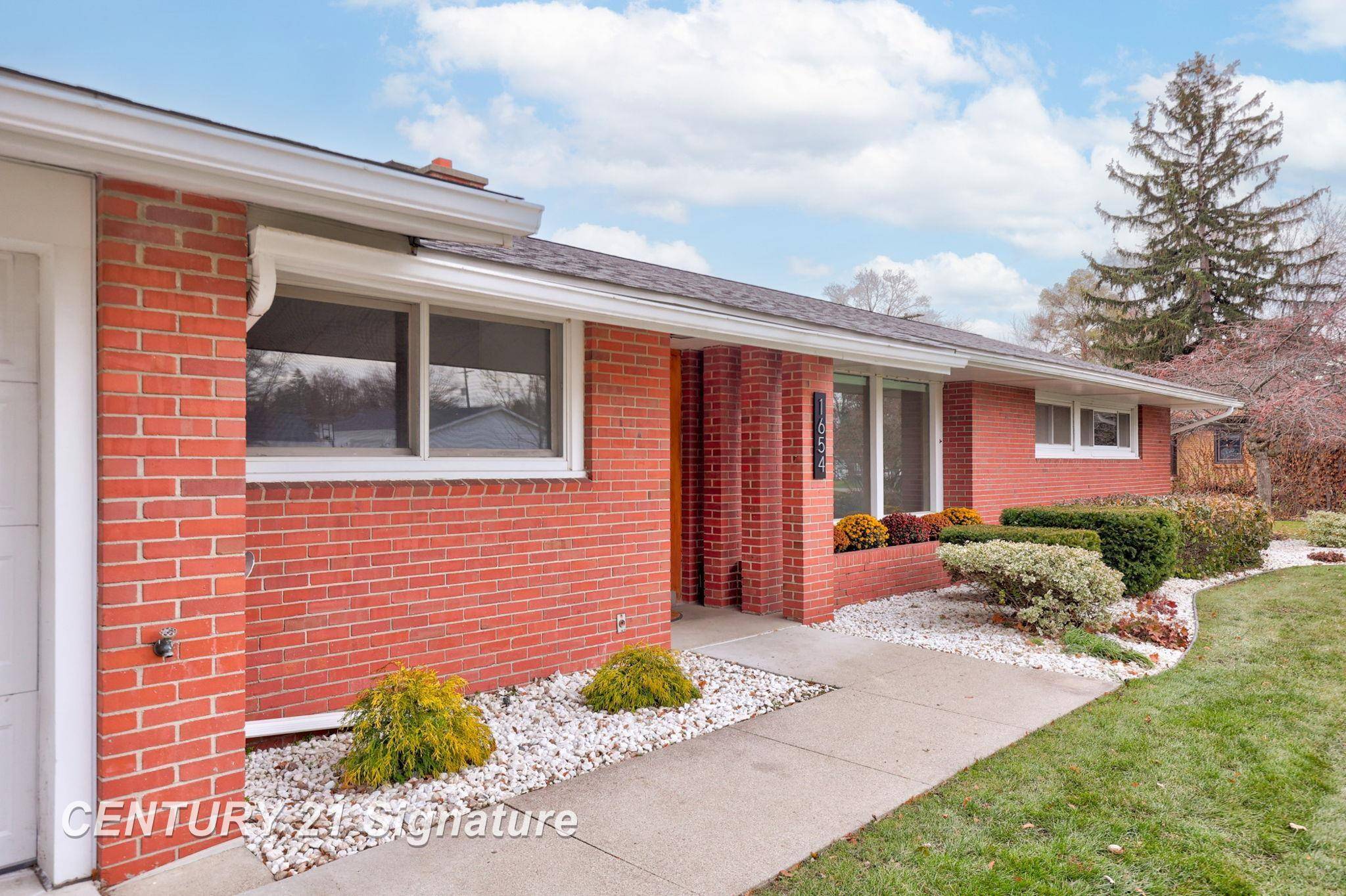 Saginaw, MI 48638,1654 Lathrup AVE