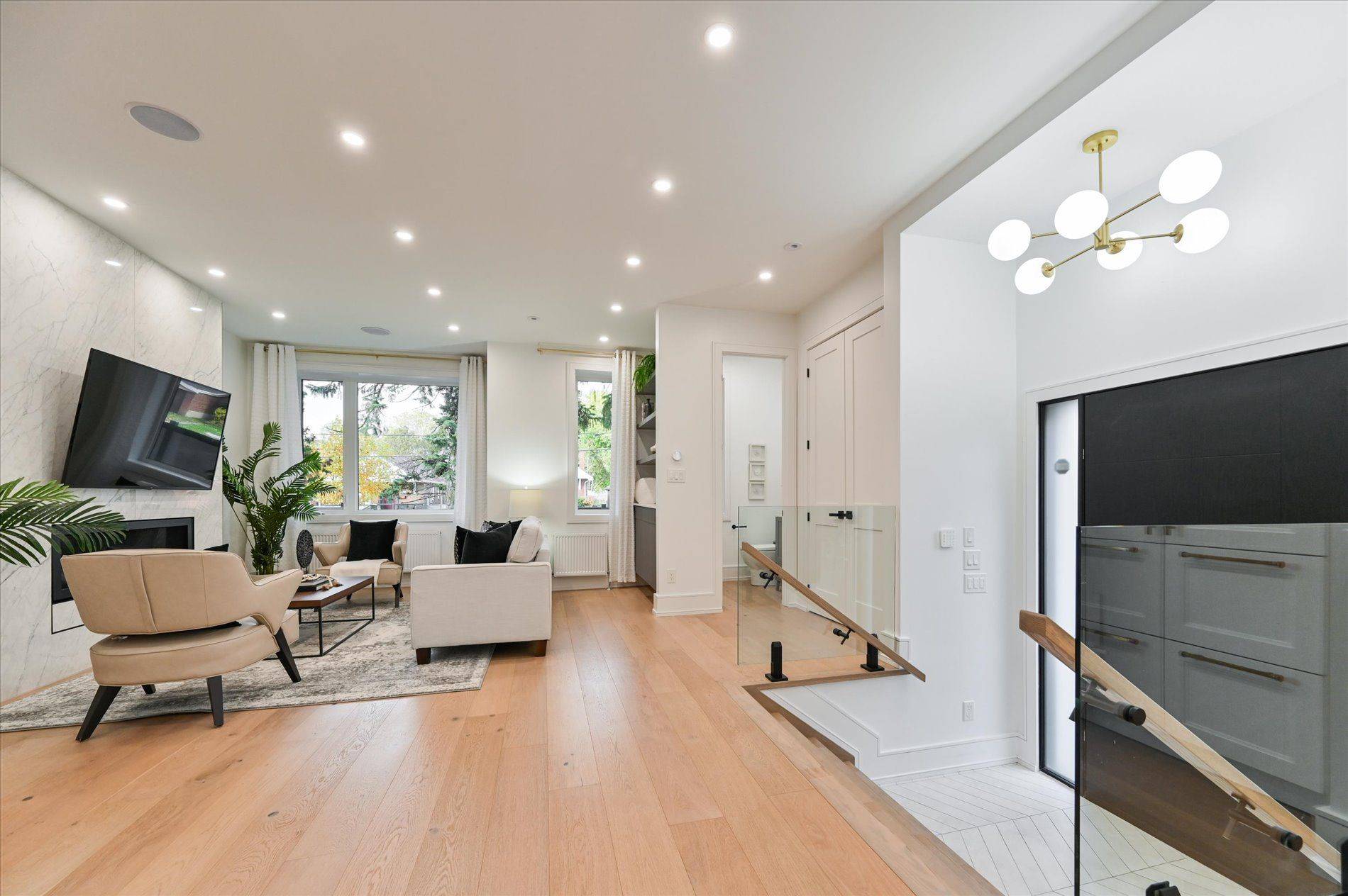 Toronto E03, ON M4C 2Z7,32 Treadway BLVD