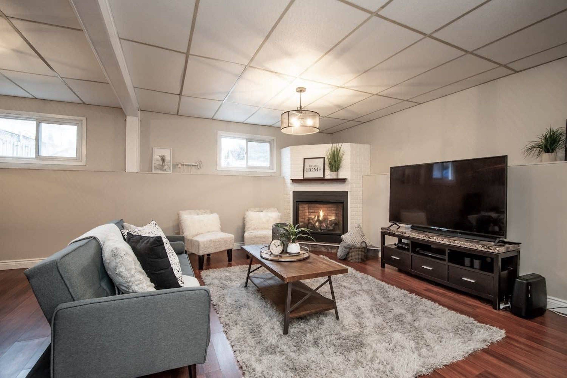 Oshawa, ON L1J 7Y8,68 Overbank DR