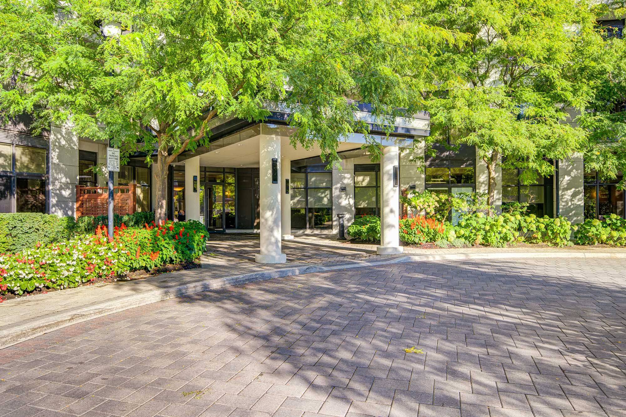 Richmond Hill, ON L4C 0T3,18 Harding BLVD #308