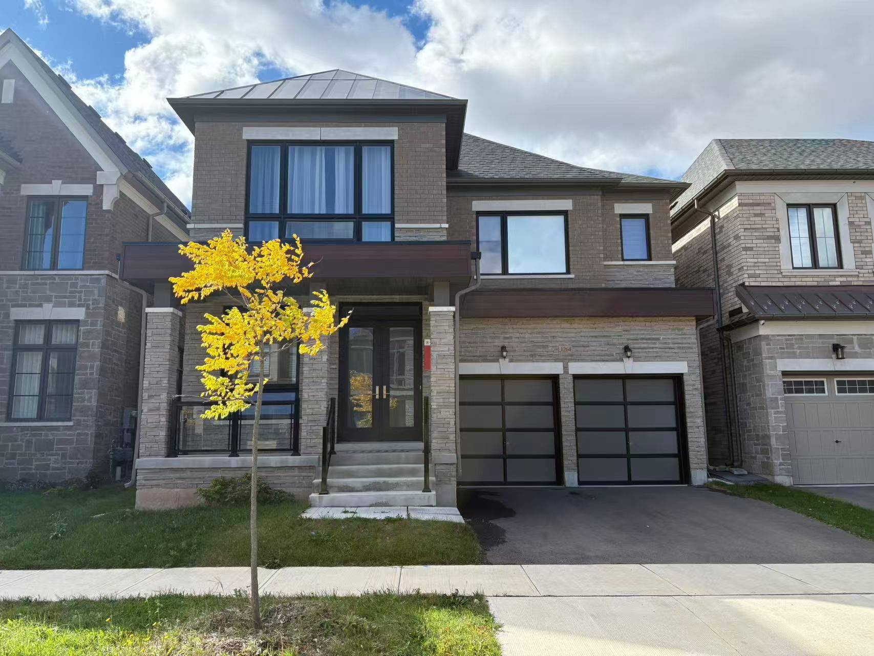 Oakville, ON L6M 5M2,1264 Queens Plate RD