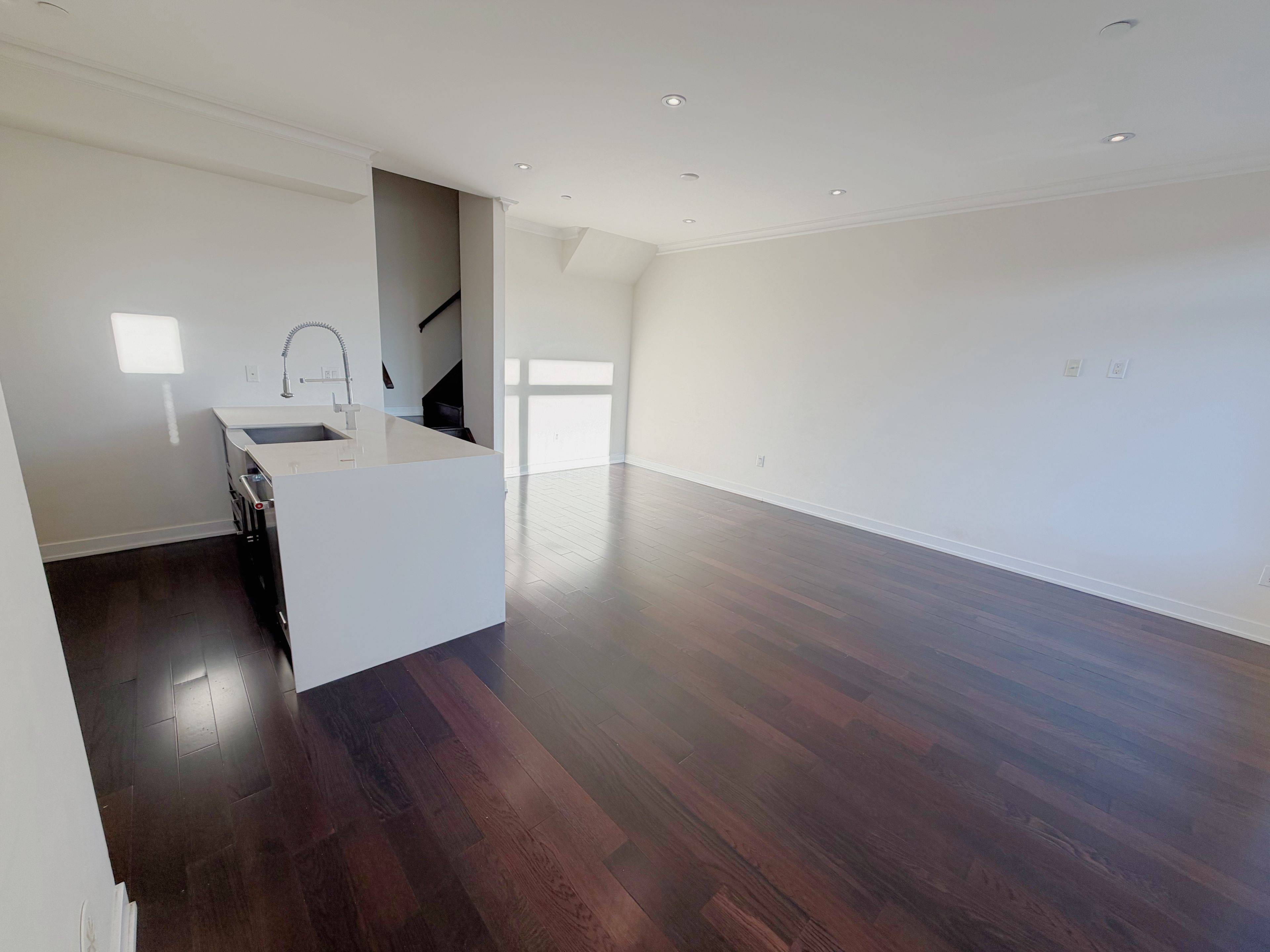 Mississauga, ON L5B 3M8,4070 Parkside Village DR #Th10