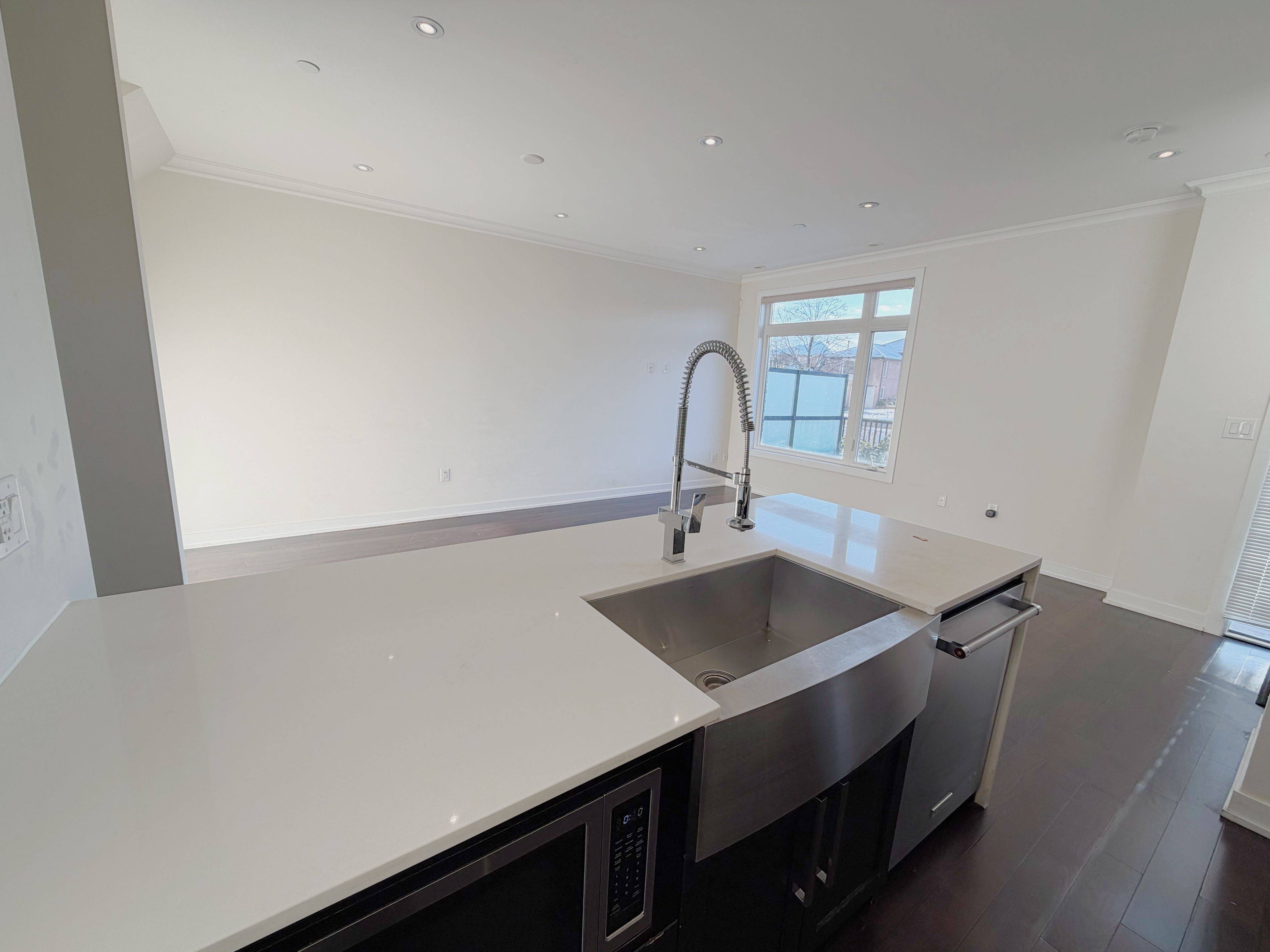 Mississauga, ON L5B 3M8,4070 Parkside Village DR #Th10