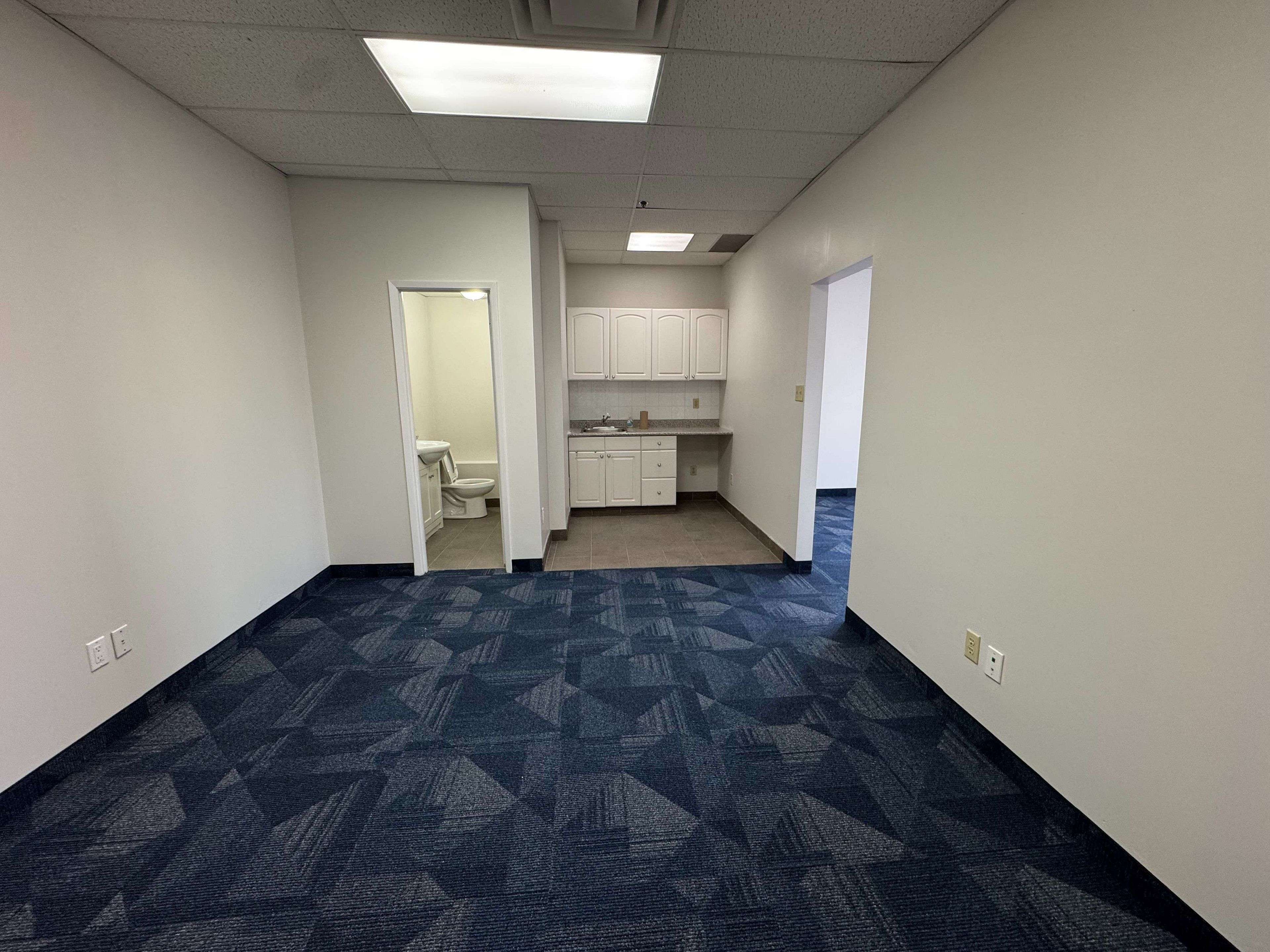 Mississauga, ON L4Z 2E5,400-450 Matheson BLVD E #Unit 29-30