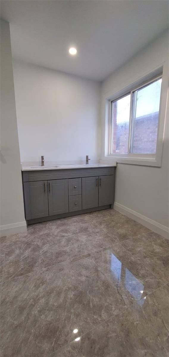 Mississauga, ON L5M 7W3,5058 Oscar Peterson BLVD