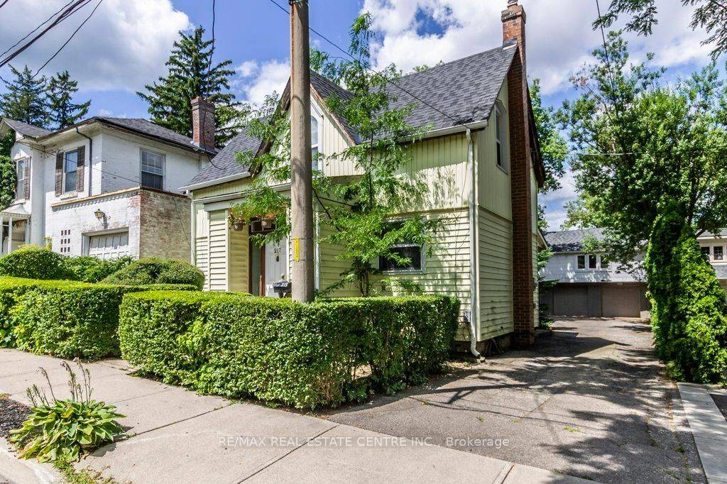 Milton, ON L9T 1K3,215-217 Queen ST