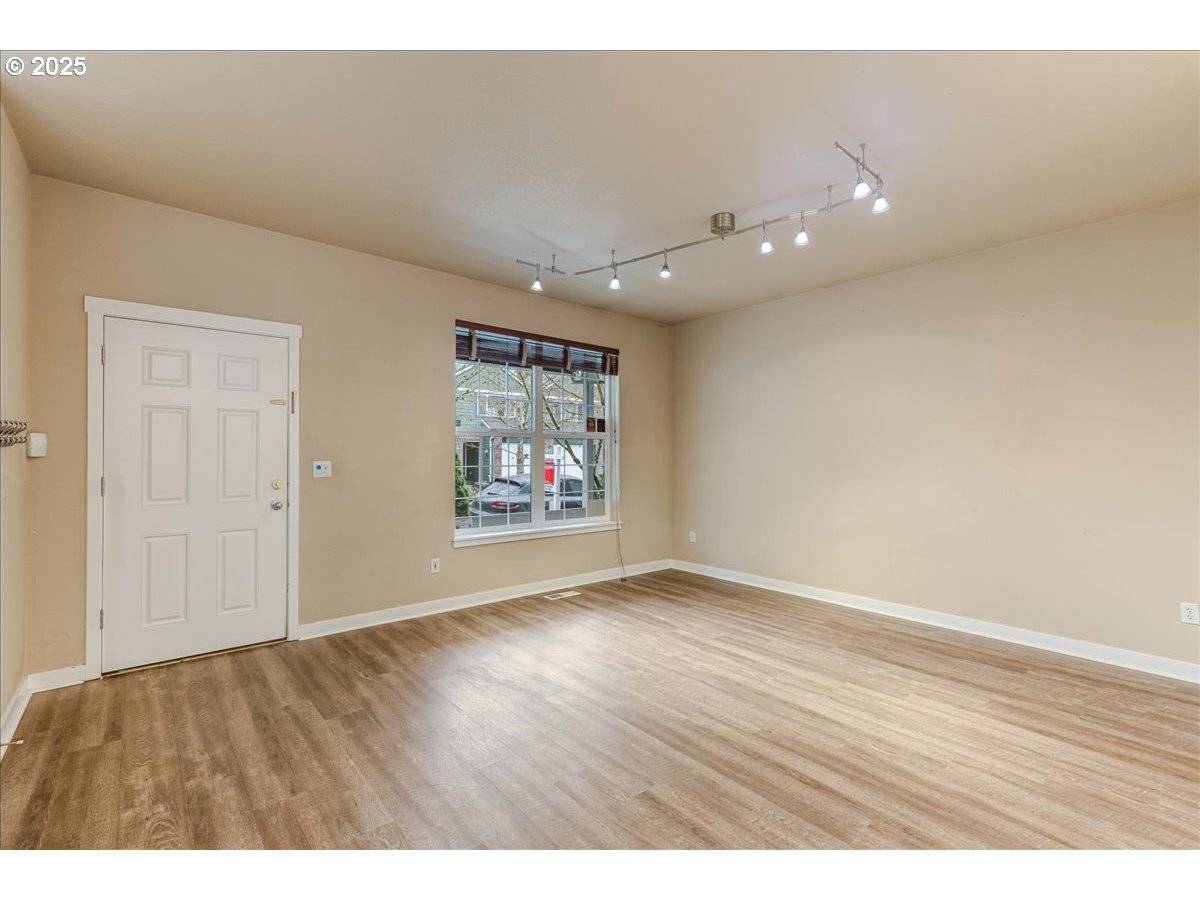 Portland, OR 97211,521 NE SUTTLE RD