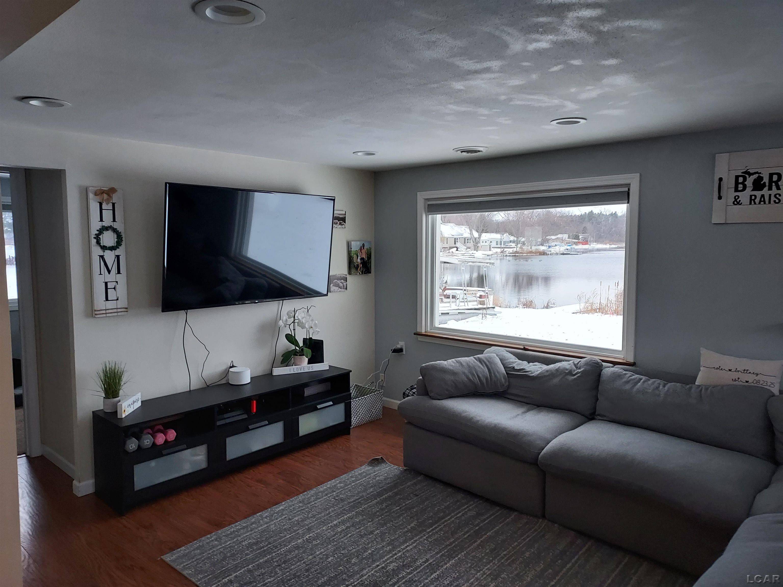 Onsted, MI 49265,980 Marr Lake DR