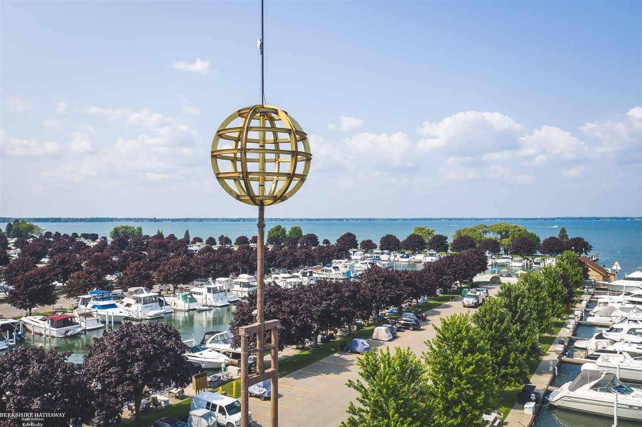 Harrison Twp, MI 48045,41700 Conger Bay J-212