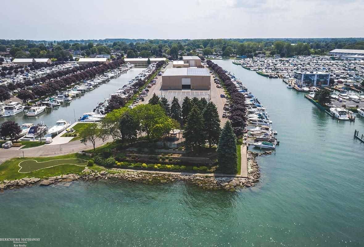 Harrison Twp, MI 48045,41700 Conger Bay J-212