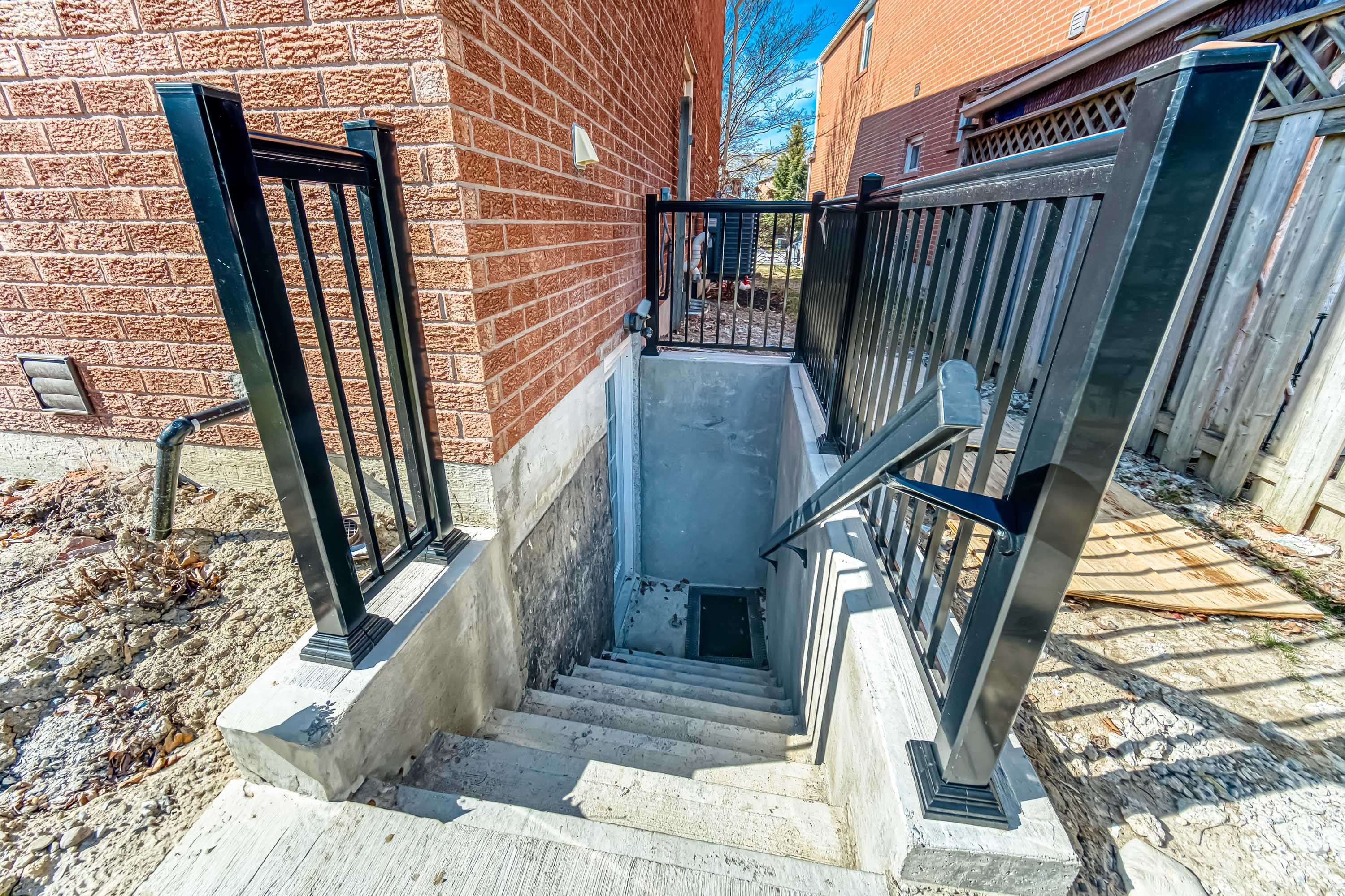 Richmond Hill, ON L4C 9Z6,133 Bernard AVE #Bsmt