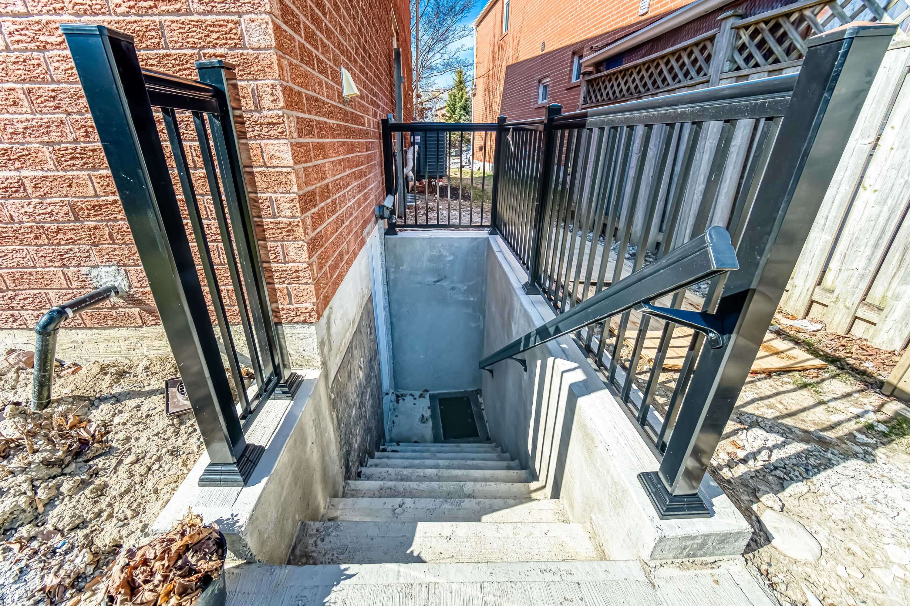 Richmond Hill, ON L4C 9Z6,133 Bernard AVE #Bsmt