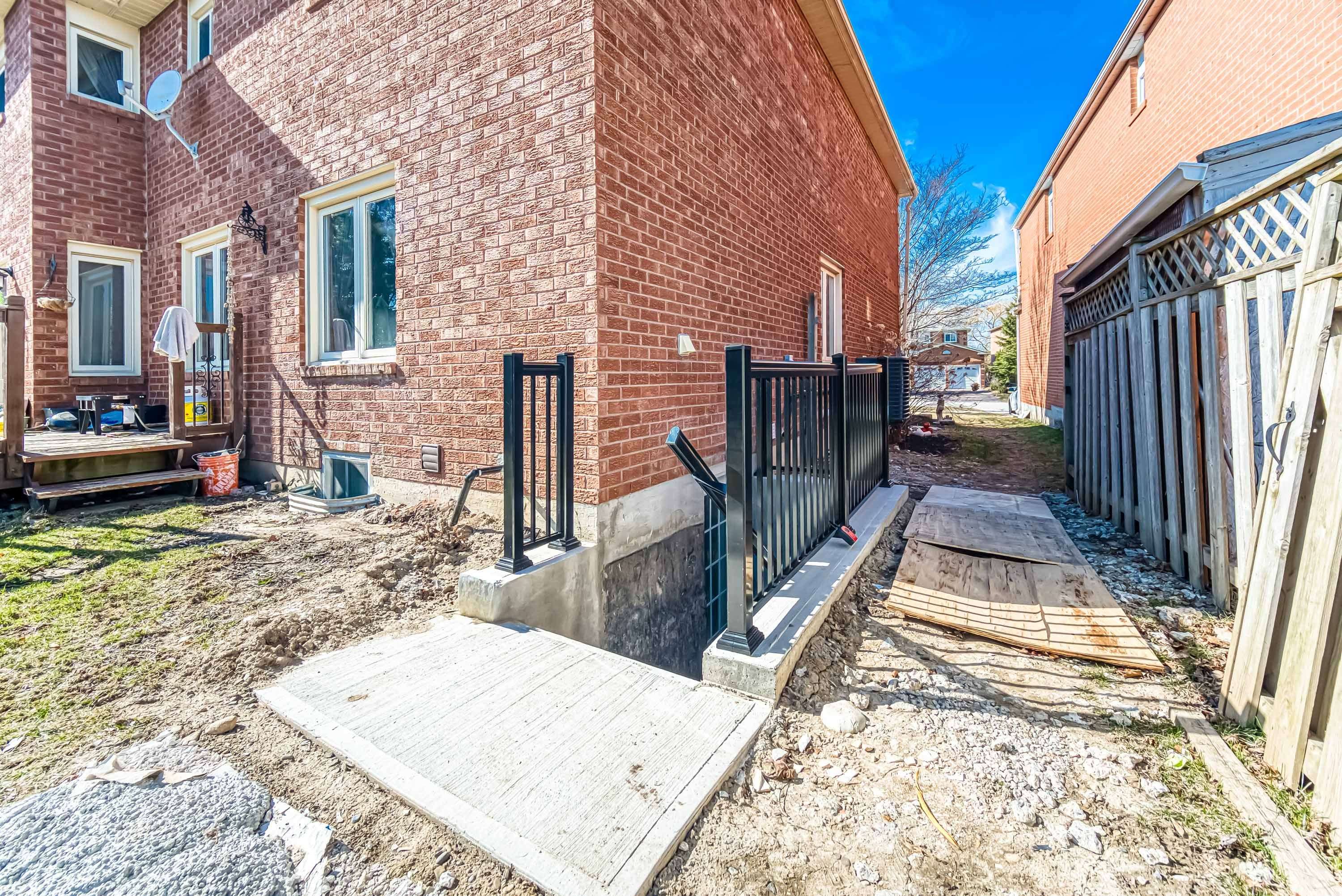 Richmond Hill, ON L4C 9Z6,133 Bernard AVE #Bsmt