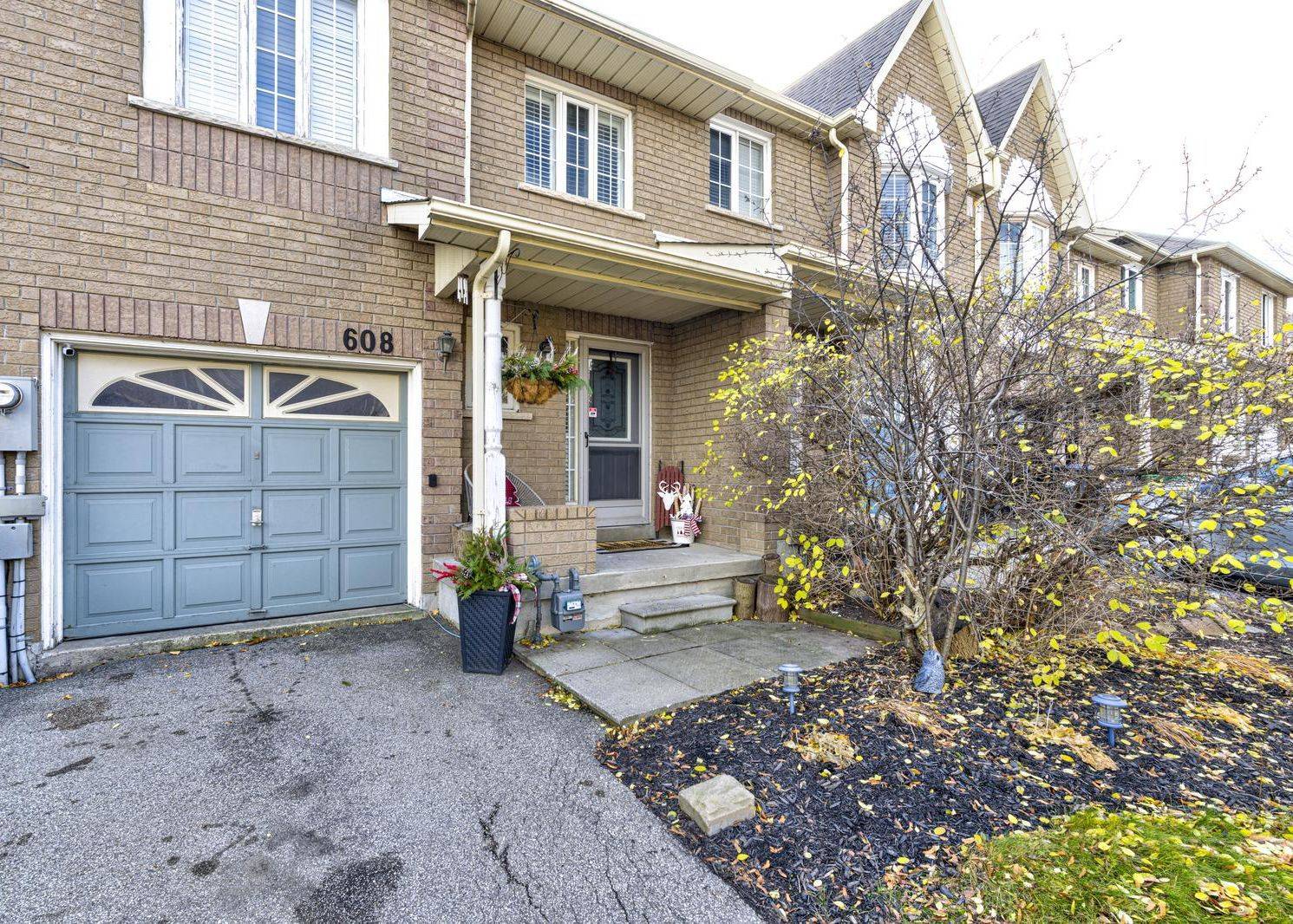Mississauga, ON L4Z 3Z6,608 Lumberton CRES