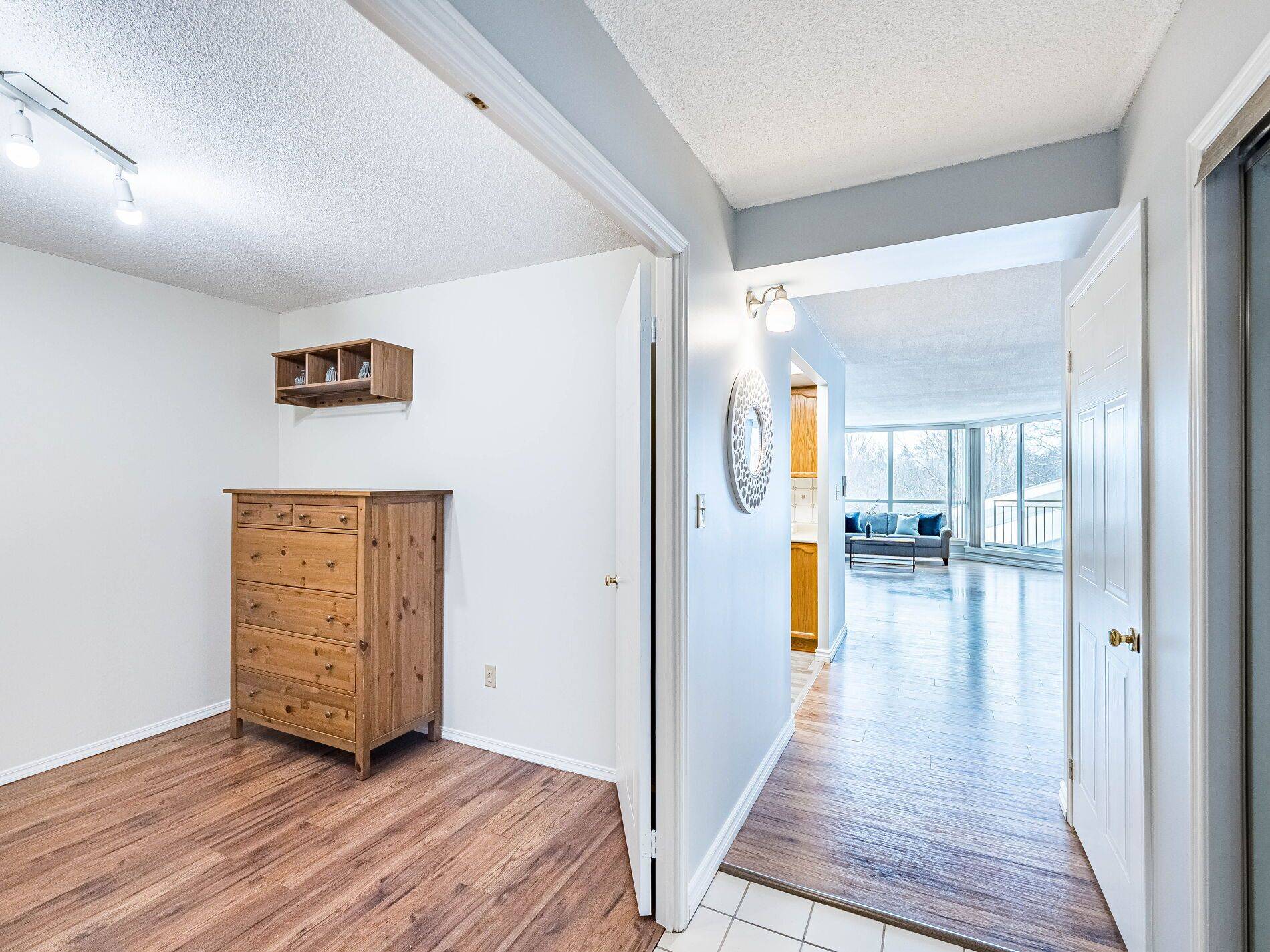 Halton Hills, ON L7G 5G5,26 Hall RD #306