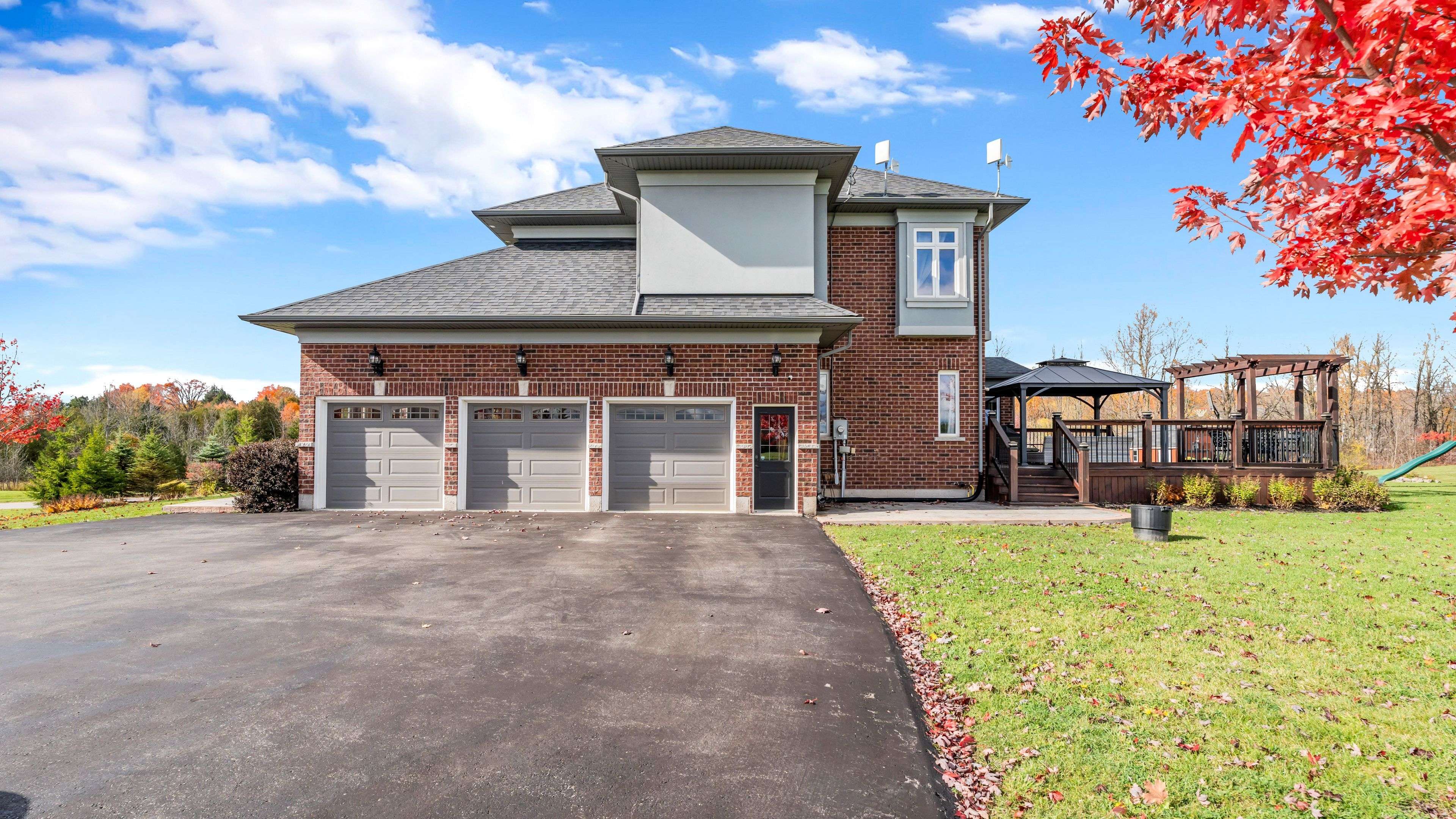 Hamilton, ON L8N 2Z7,100 Chesswood TRL