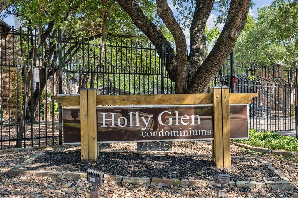 Dallas, TX 75231,7525 Holly Hill Drive #17