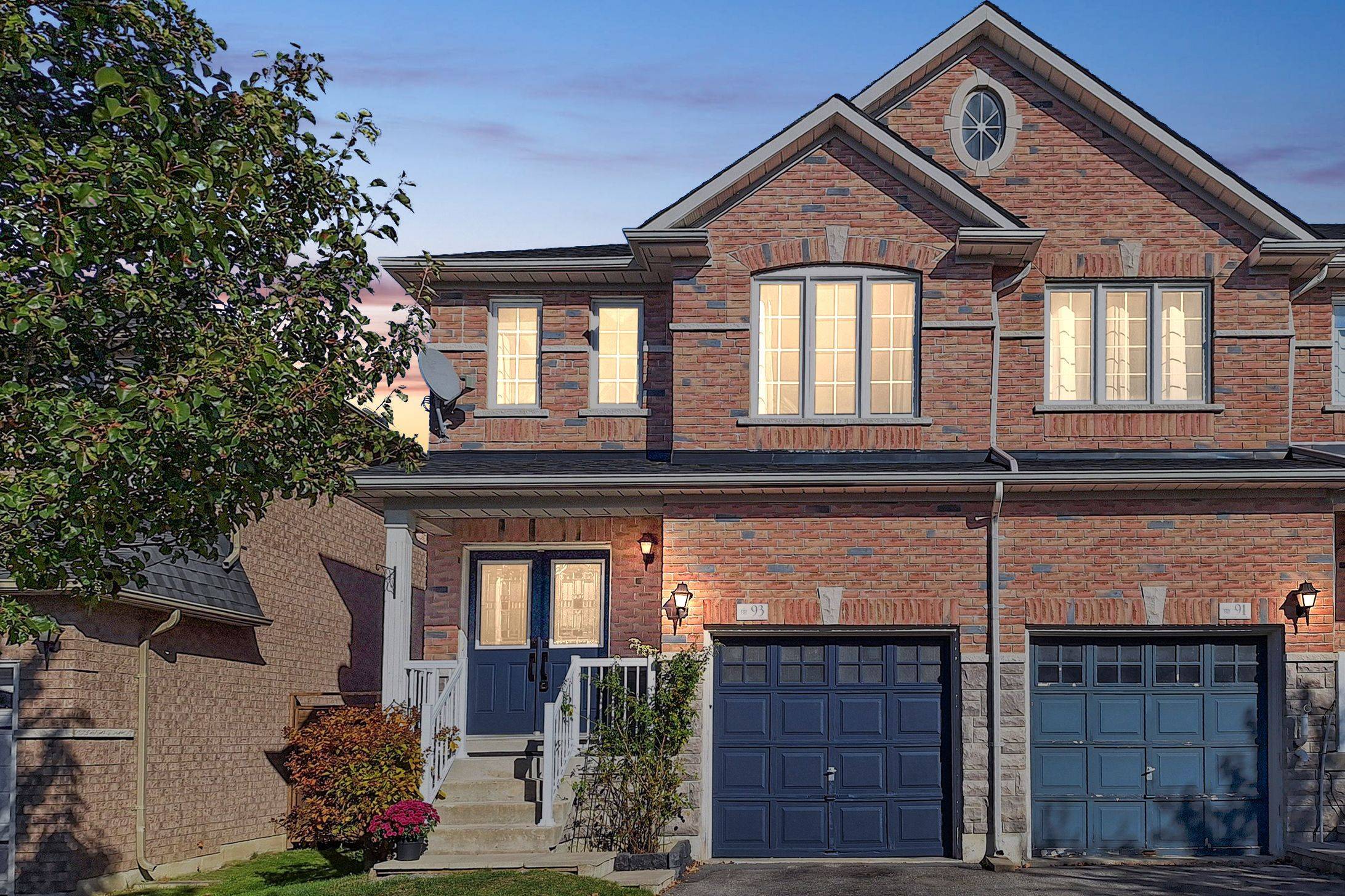 Aurora, ON L4G 0C2,93 Barr CRES