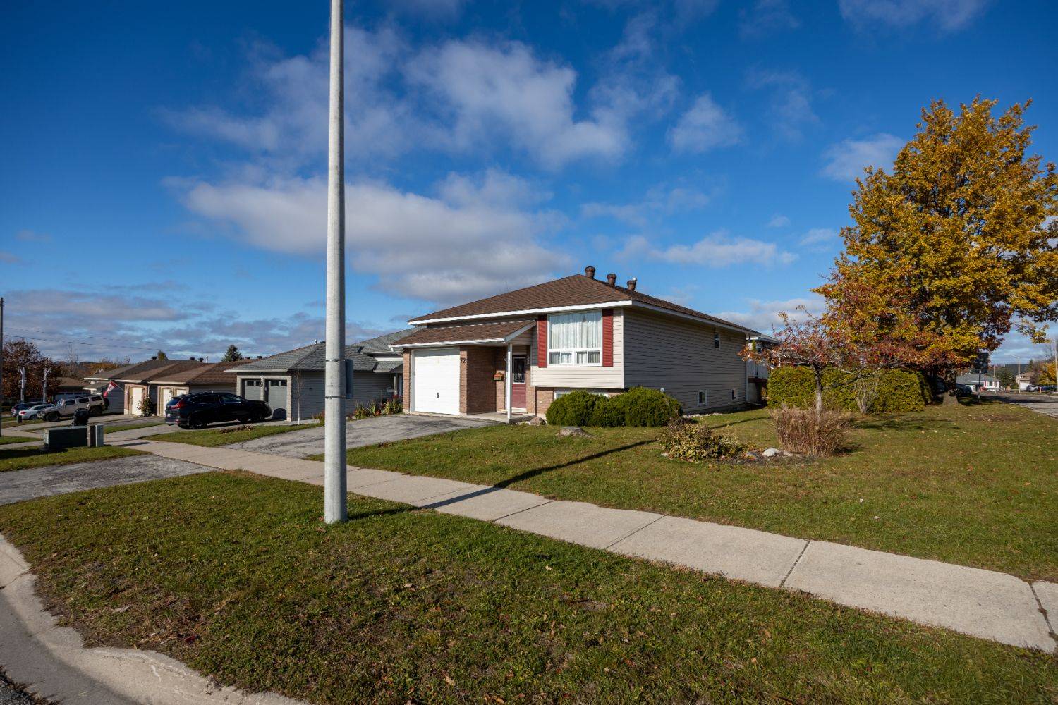 Orillia, ON L3V 8B1,72 Calverley ST