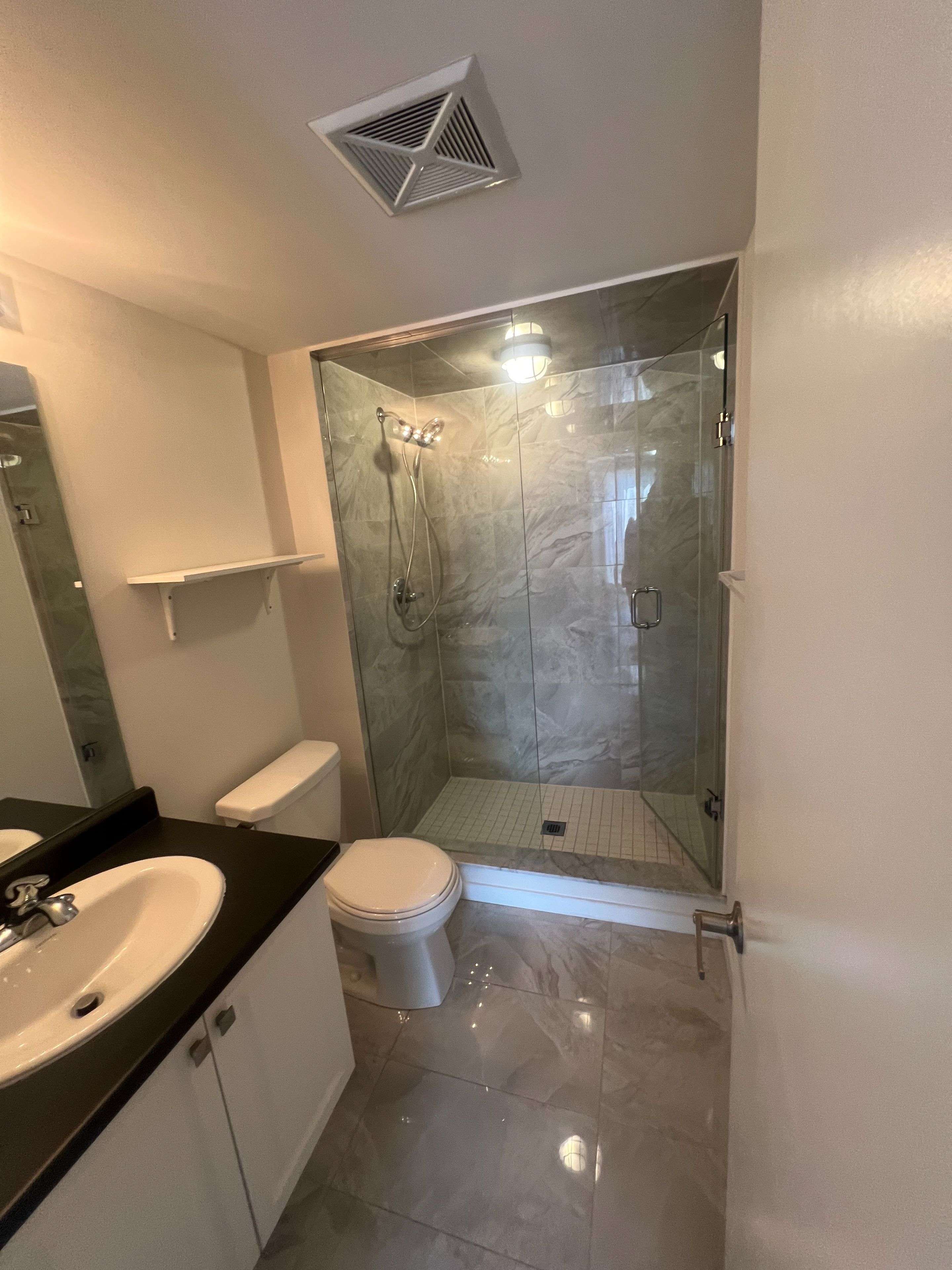 Aurora, ON L4G 3G5,200 Alex Gardner CIR #34