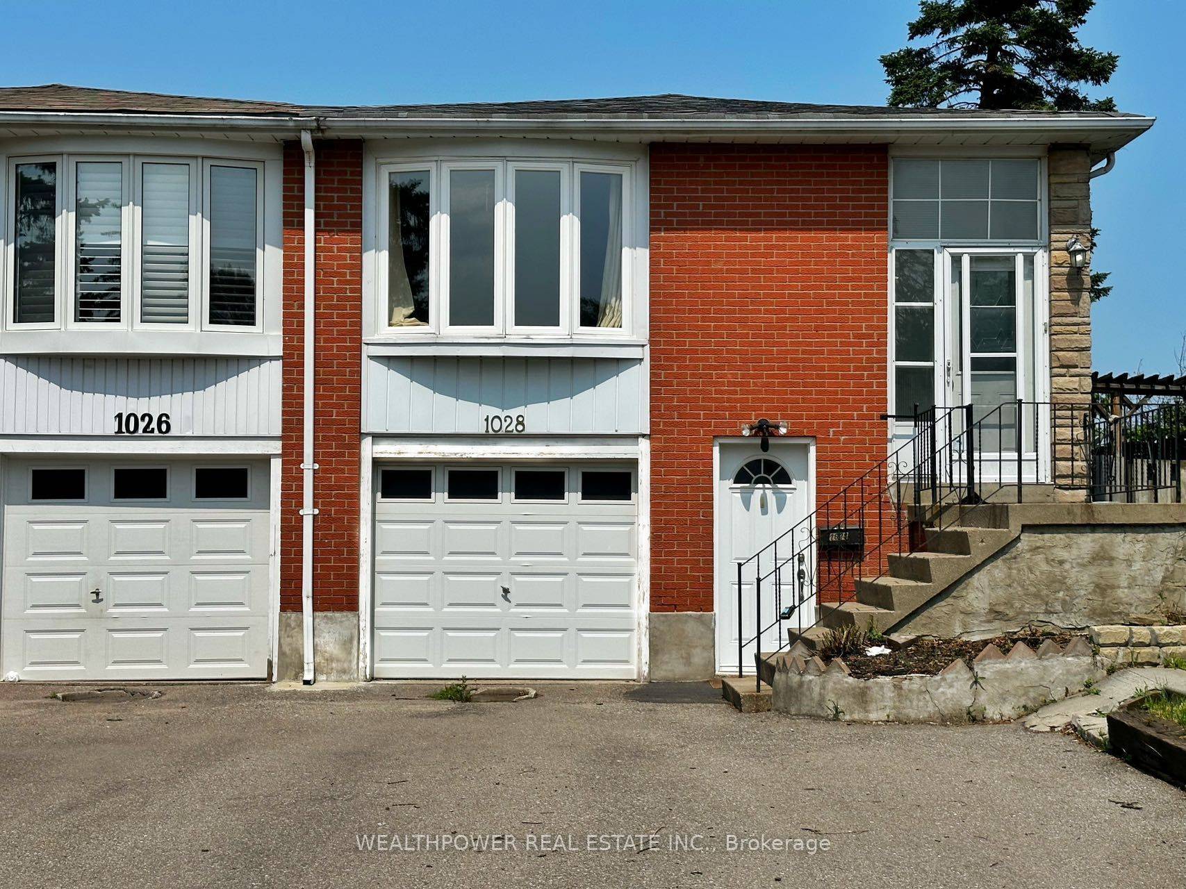 Mississauga, ON L5C 1G4,1028 Blairholm AVE