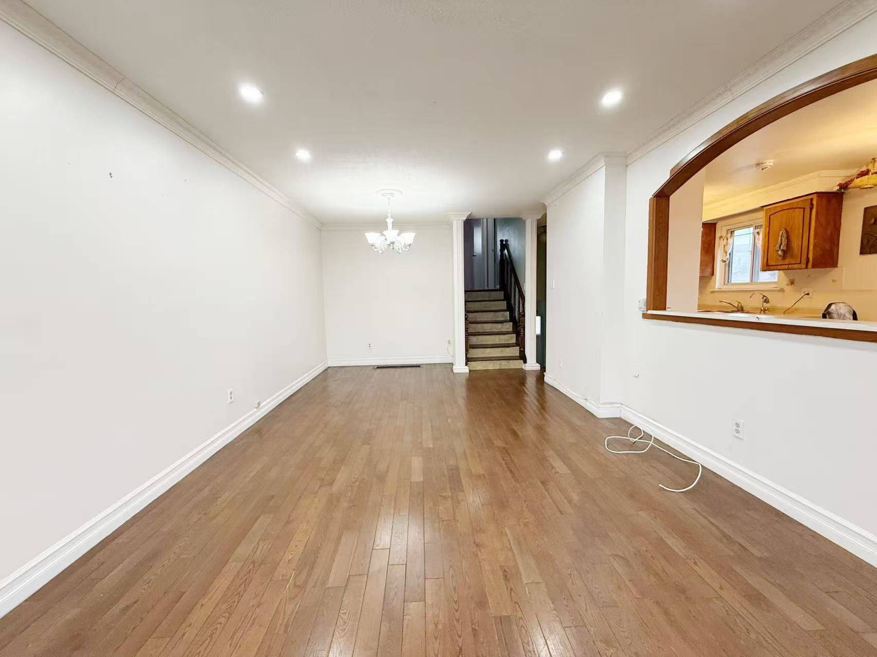 Mississauga, ON L5C 1G4,1028 Blairholm AVE