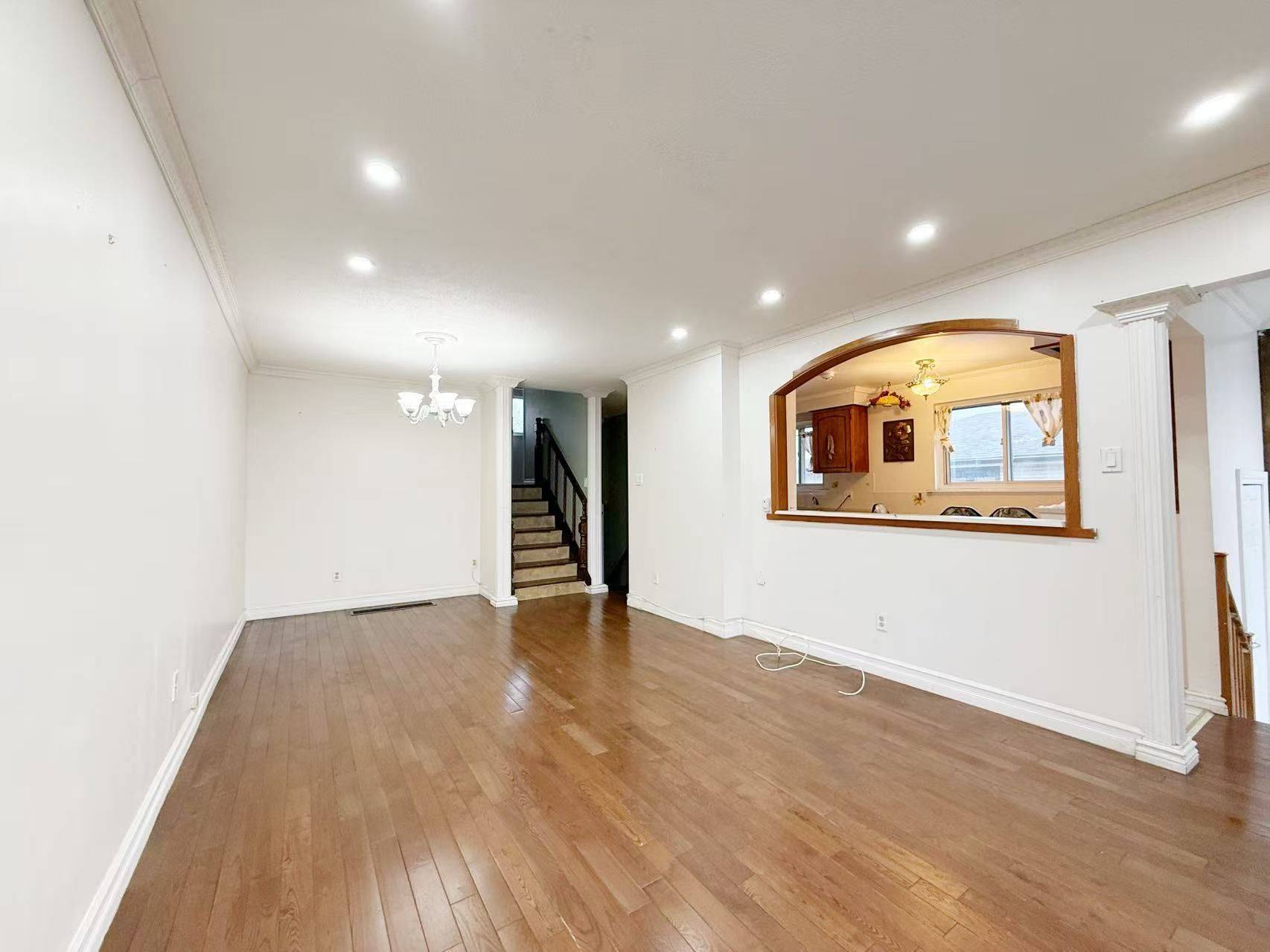 Mississauga, ON L5C 1G4,1028 Blairholm AVE