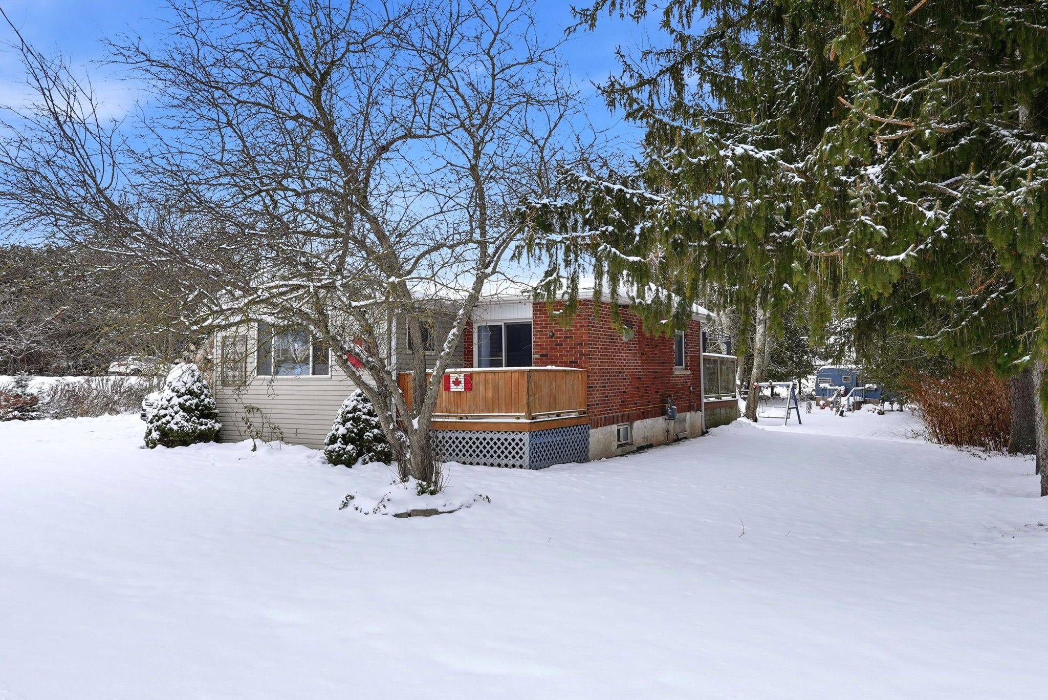 Hanover, ON N4N 2K3,883 7th AVE