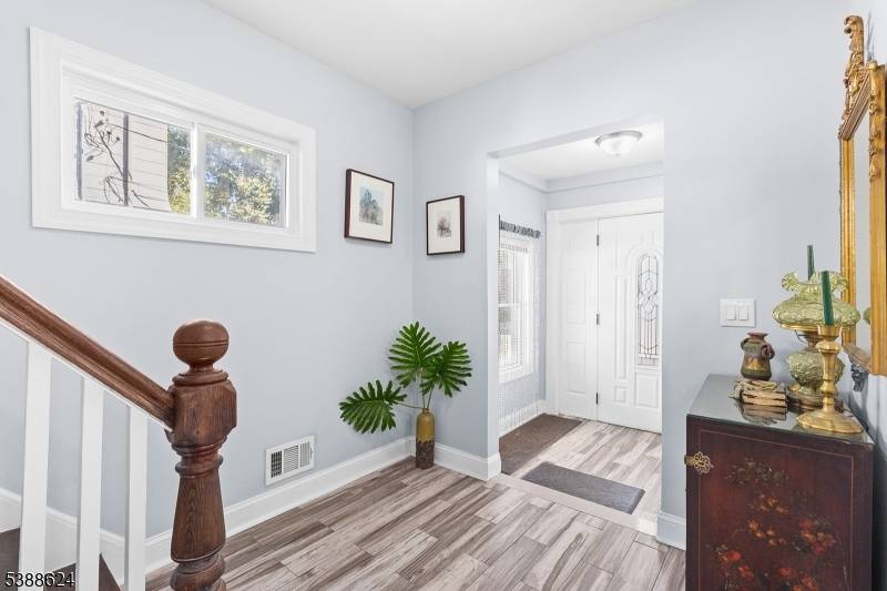 Ridgefield Park Village, NJ 07660,22 Euclid Ave