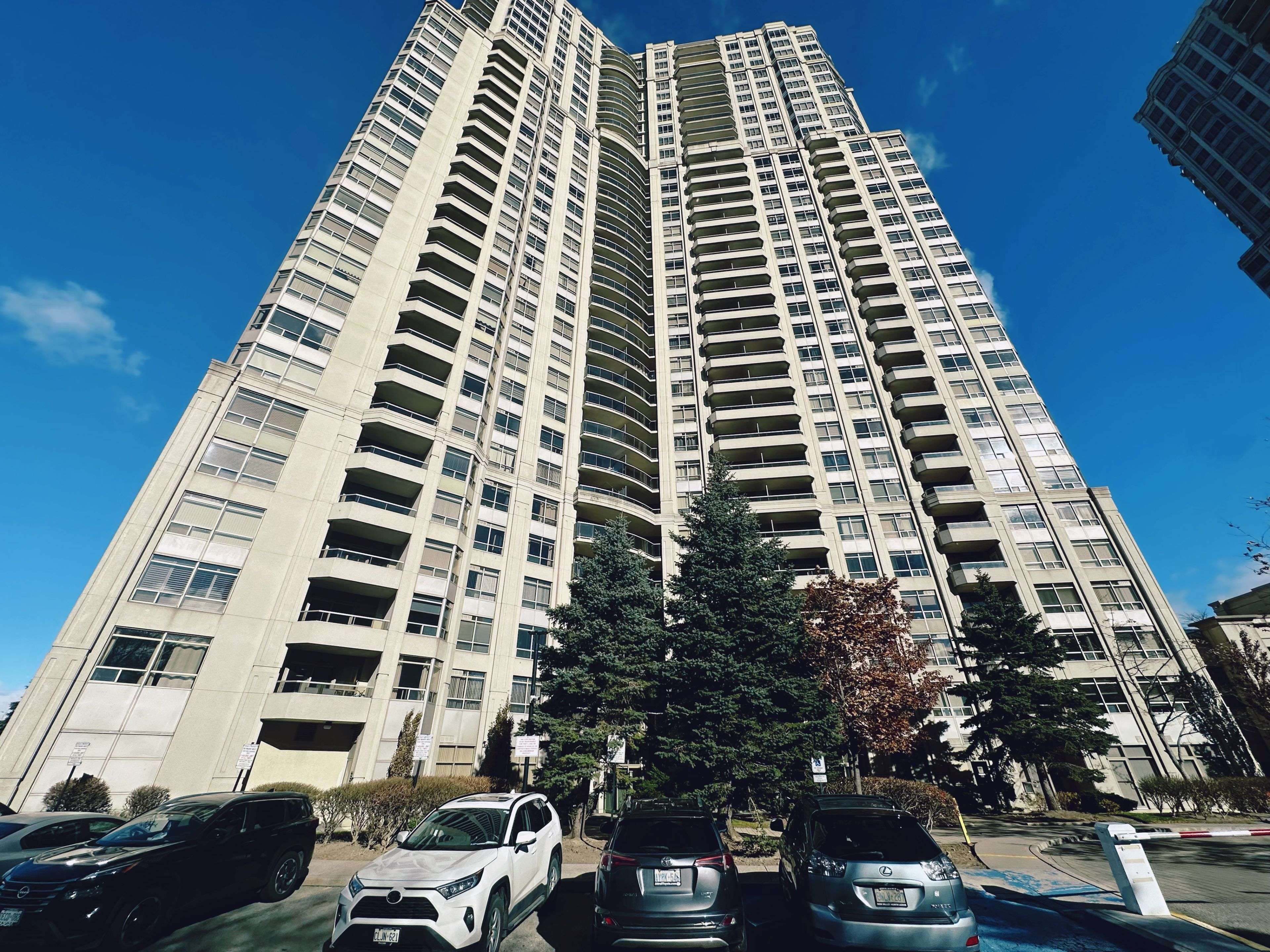 Mississauga, ON L5R 3Z5,35 Kingsbridge Garden CIR #2201