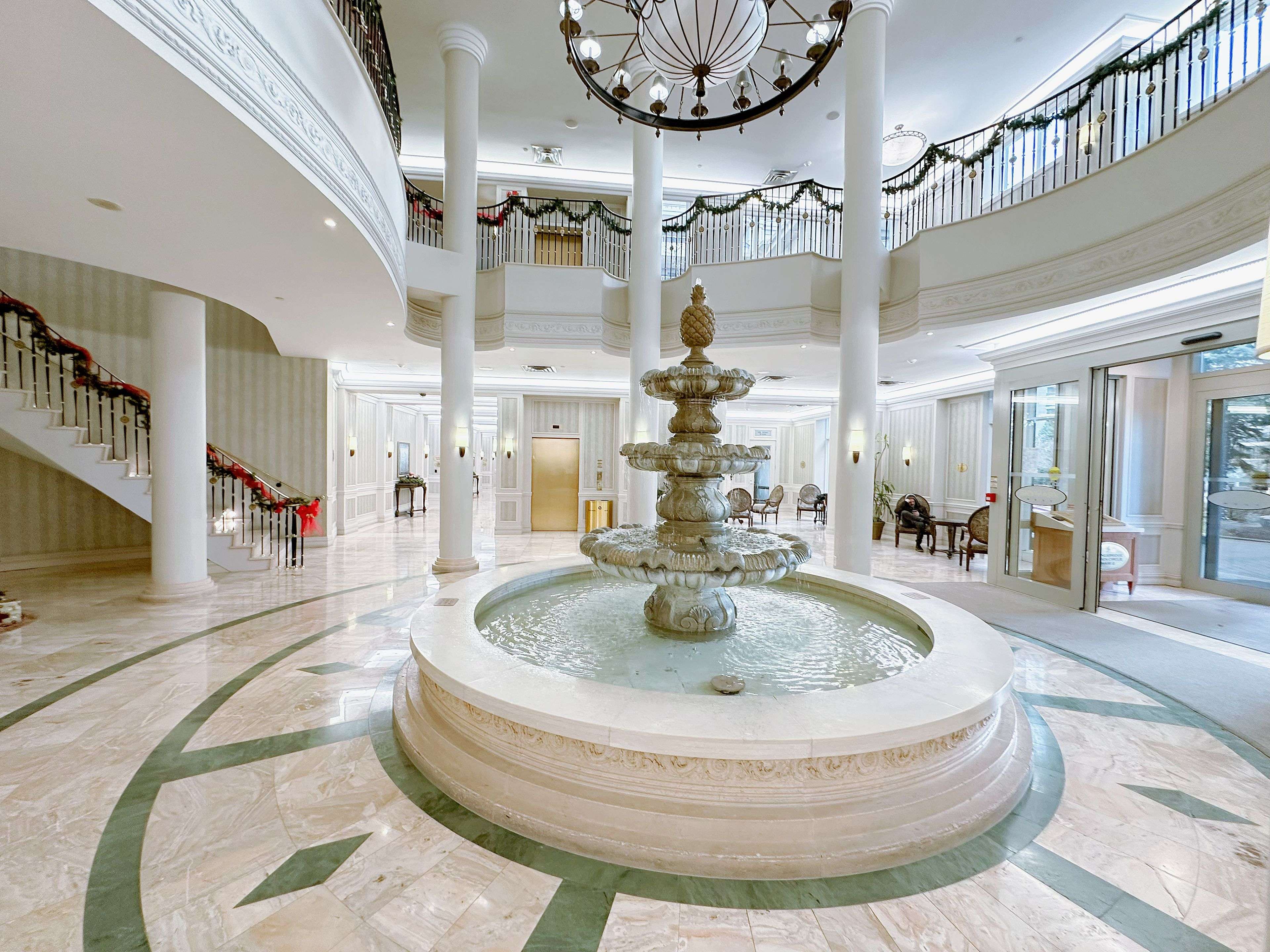 Mississauga, ON L5R 3Z5,35 Kingsbridge Garden CIR #2201