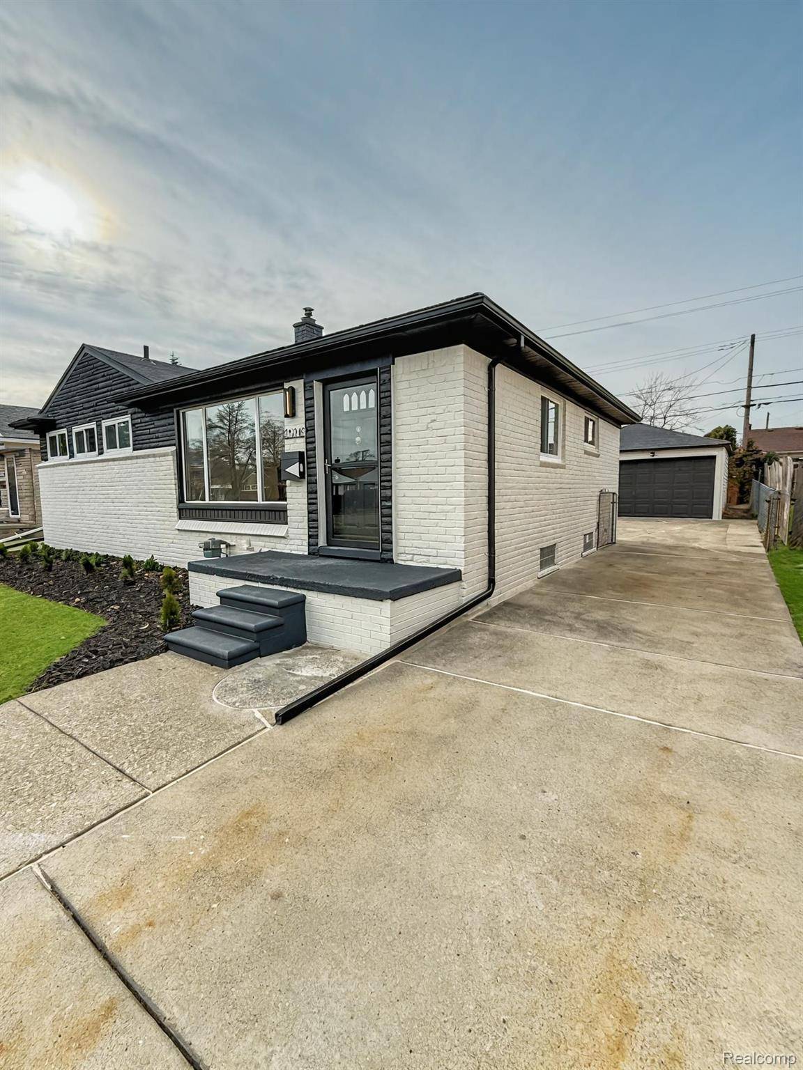 Roseville, MI 48066,26049 Fernwood ST