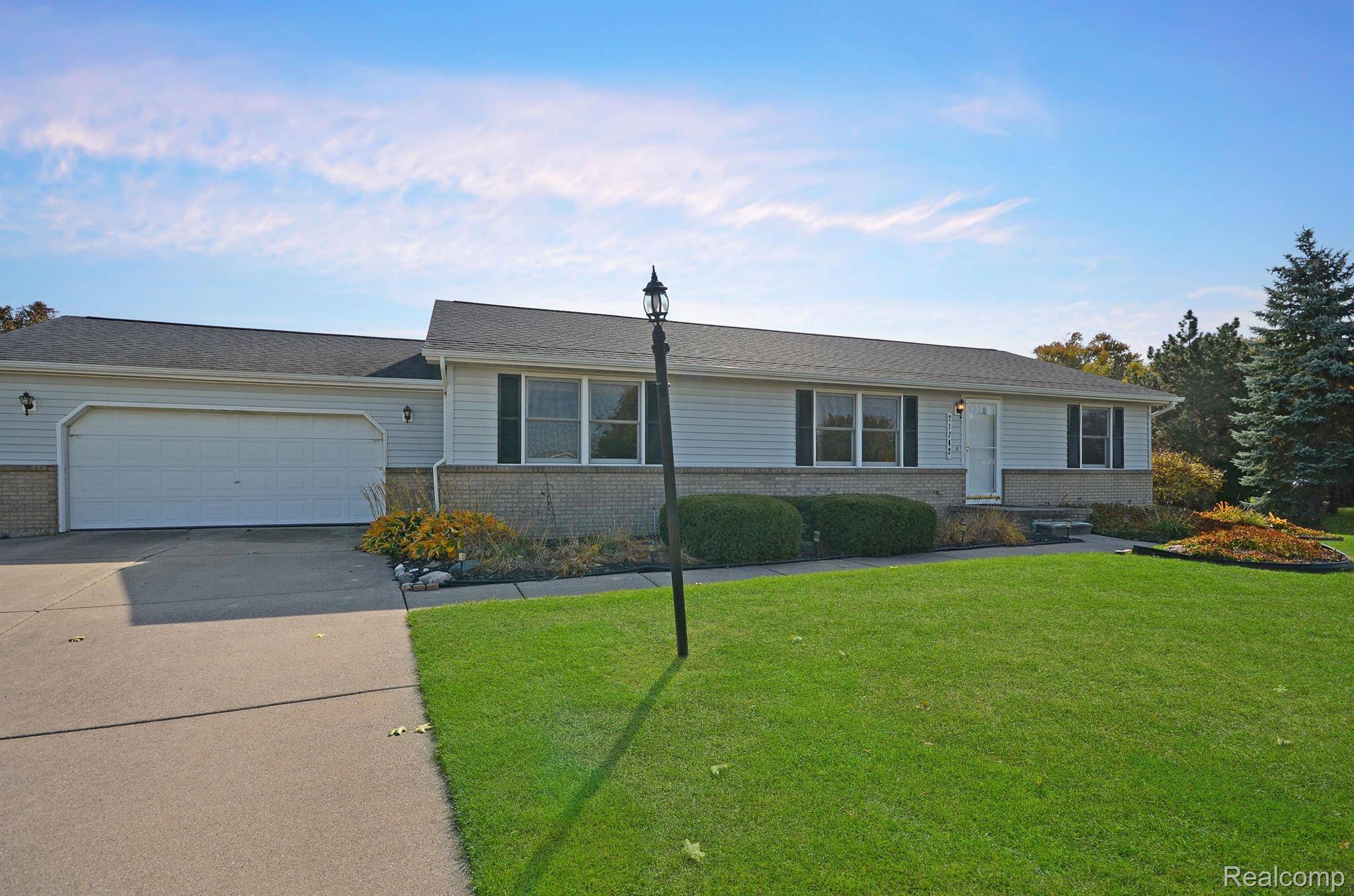 Macomb, MI 48044,21742 Magnolia CT