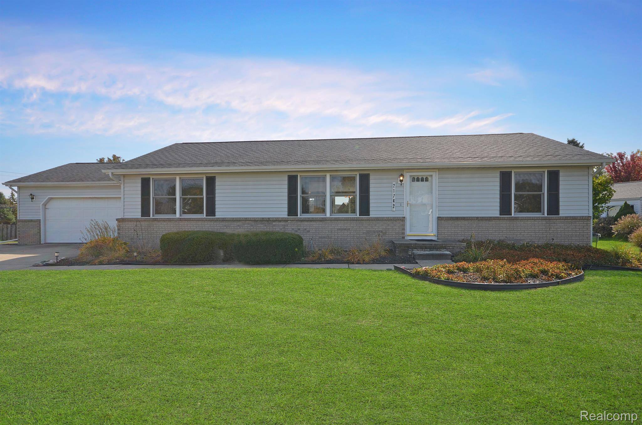 Macomb, MI 48044,21742 Magnolia CT