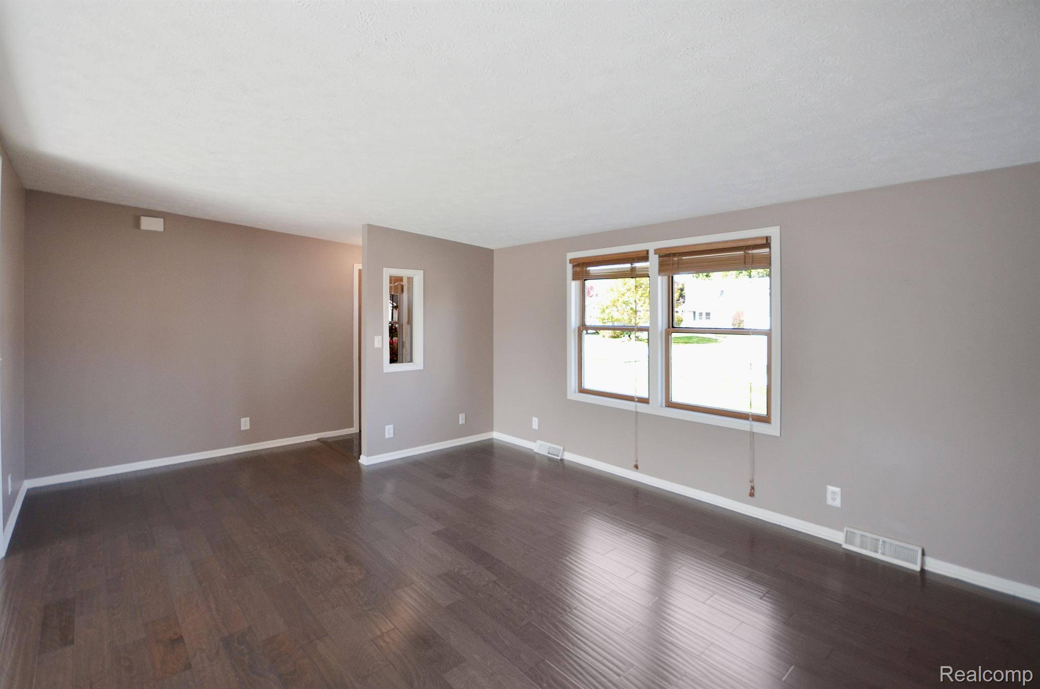 Macomb, MI 48044,21742 Magnolia CT