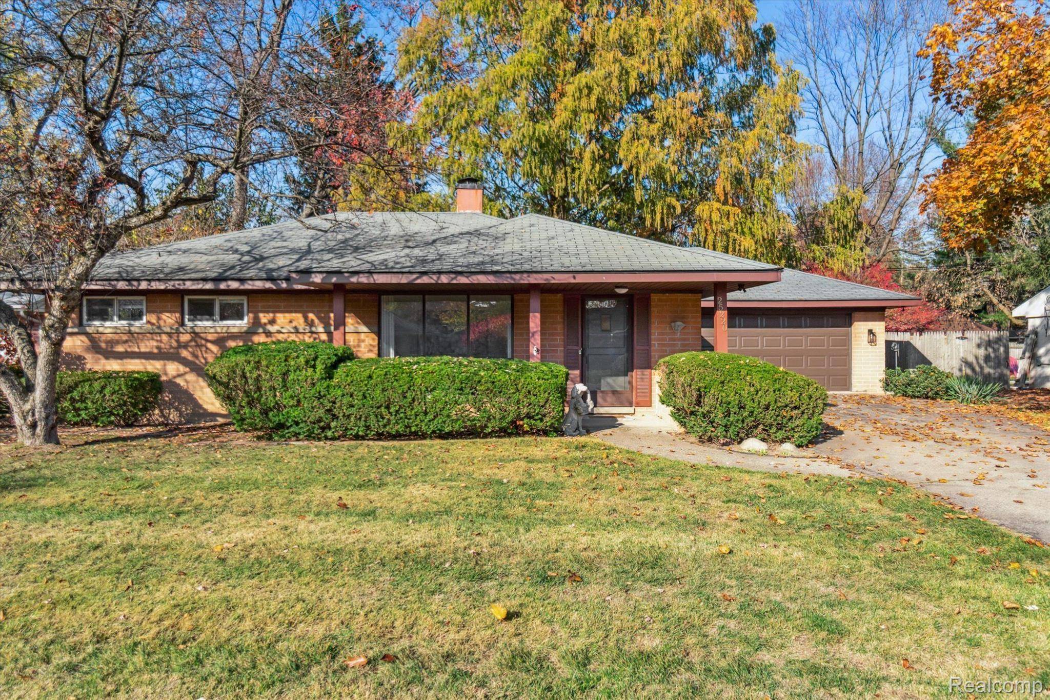 Southfield, MI 48033,25220 Orchard Grove ST