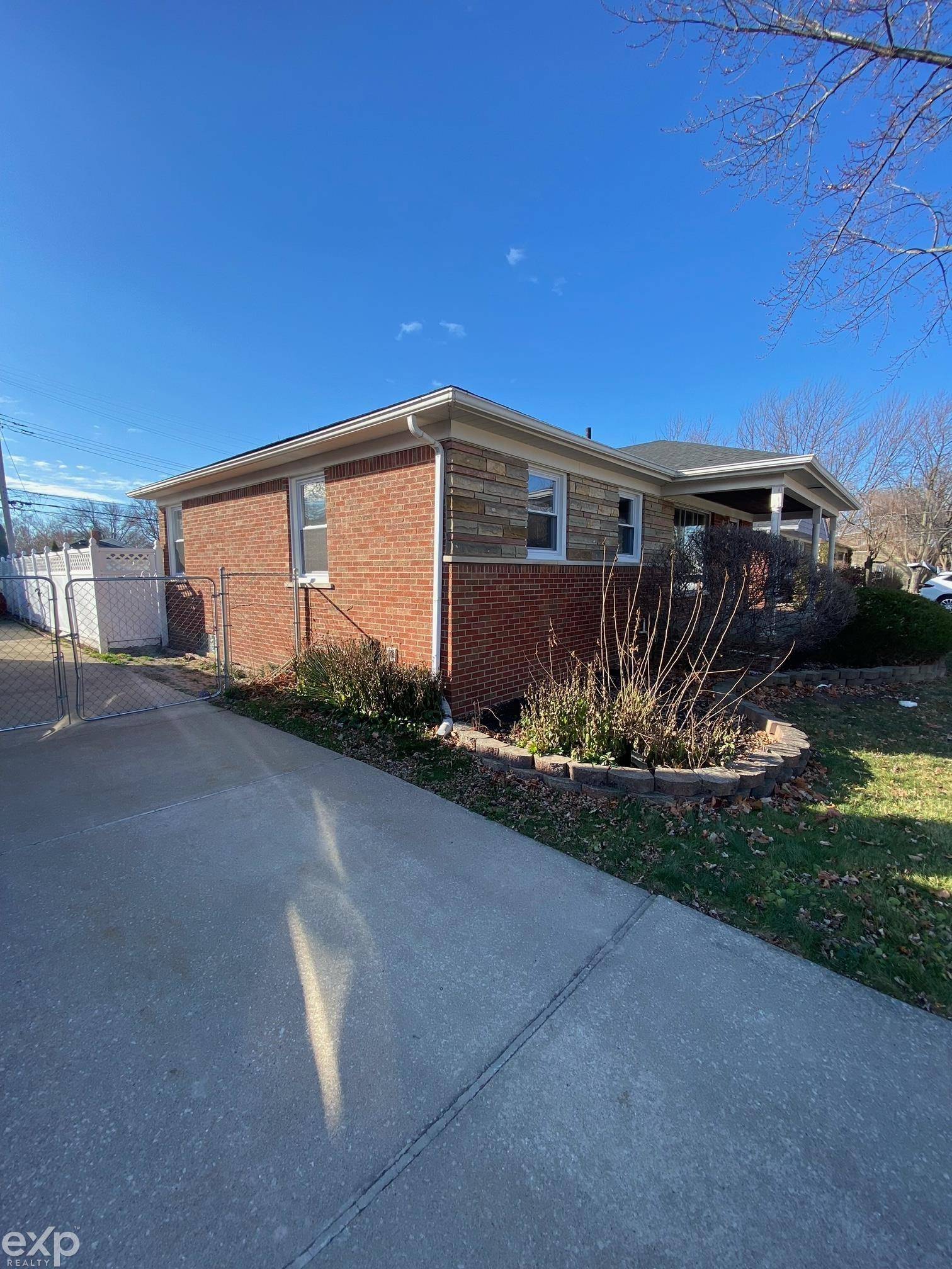 Saint Clair Shores, MI 48080,22508 DOREMUS