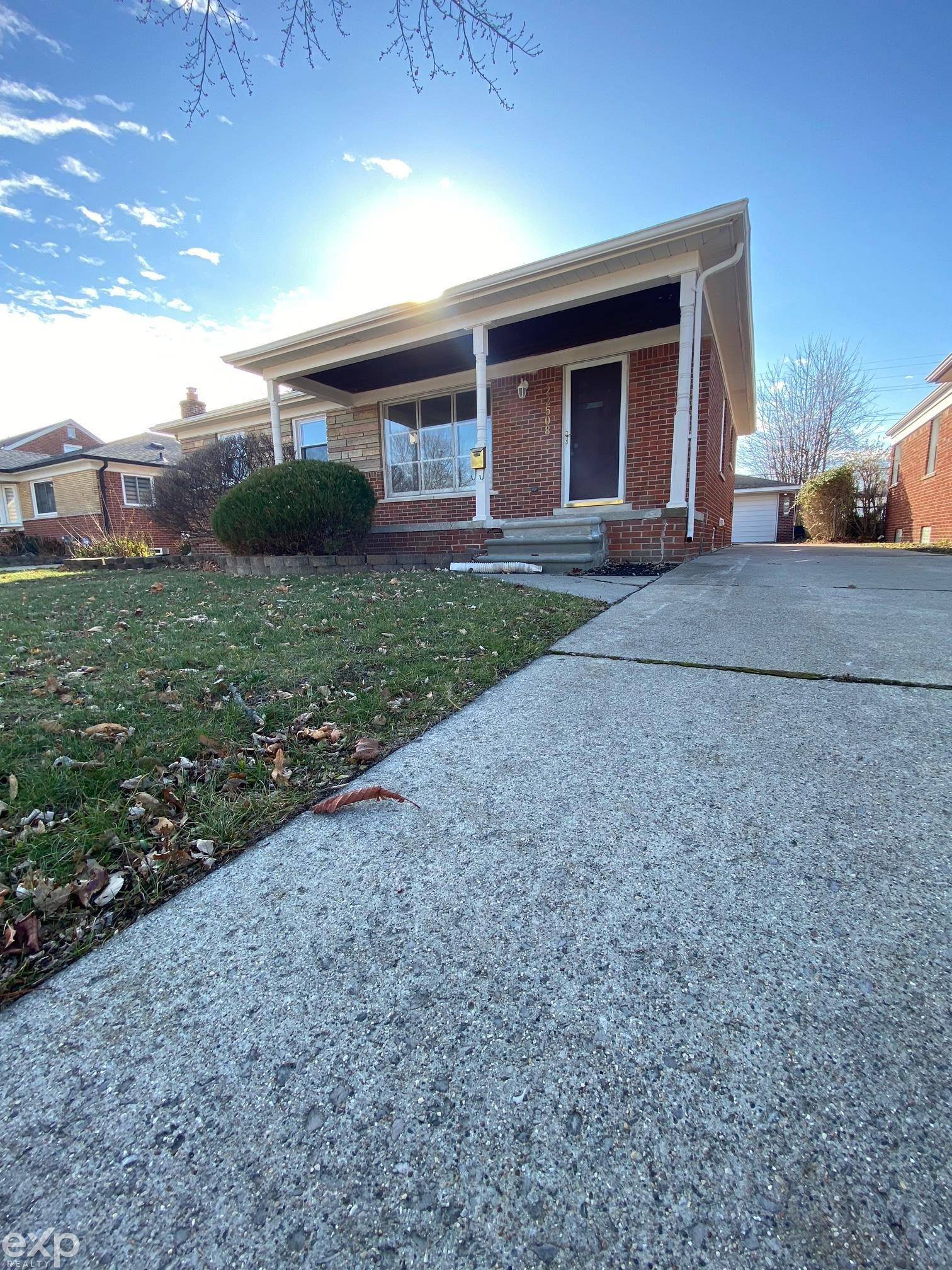 Saint Clair Shores, MI 48080,22508 DOREMUS