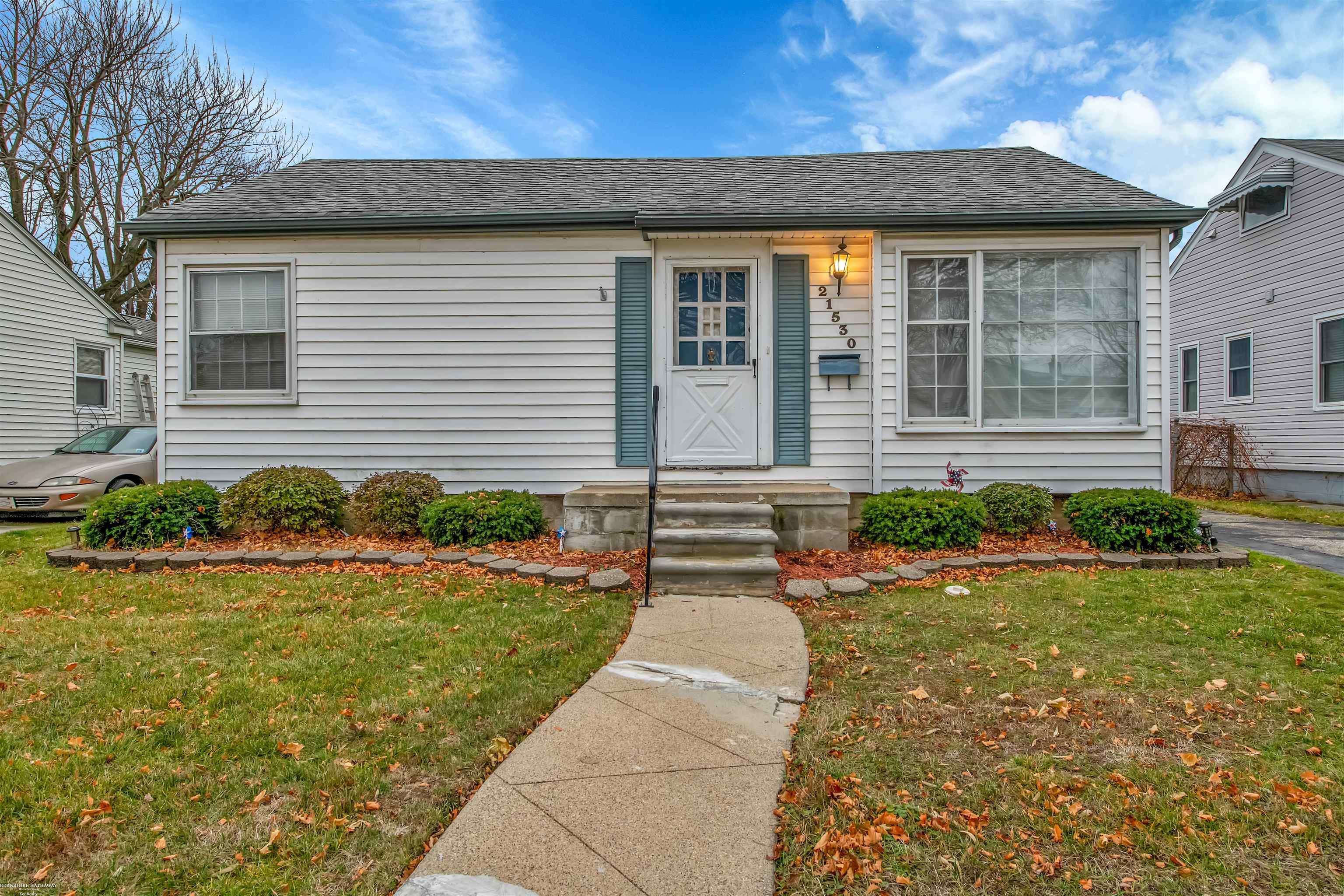 Saint Clair Shores, MI 48080,21530 Alger St