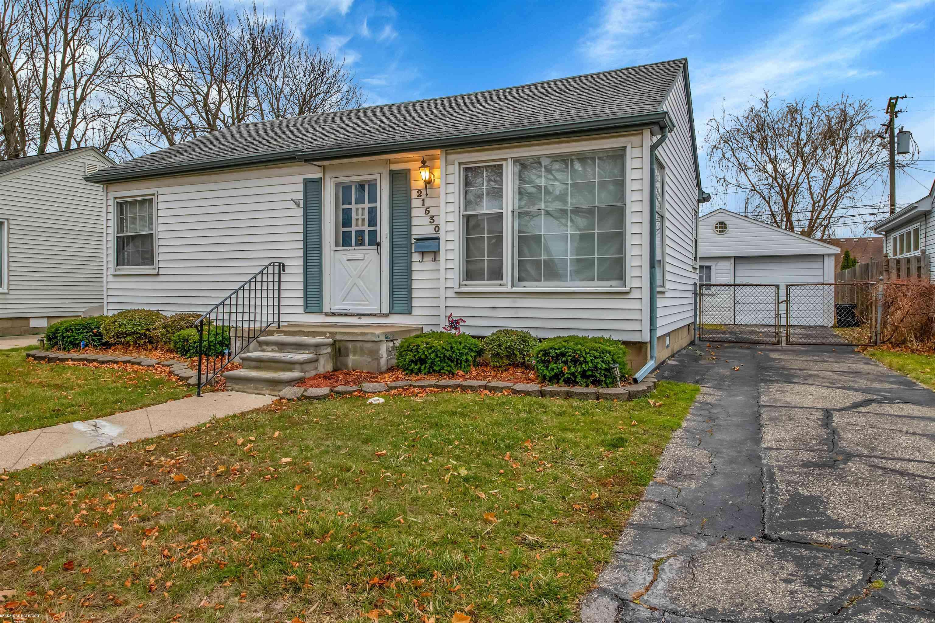 Saint Clair Shores, MI 48080,21530 Alger St