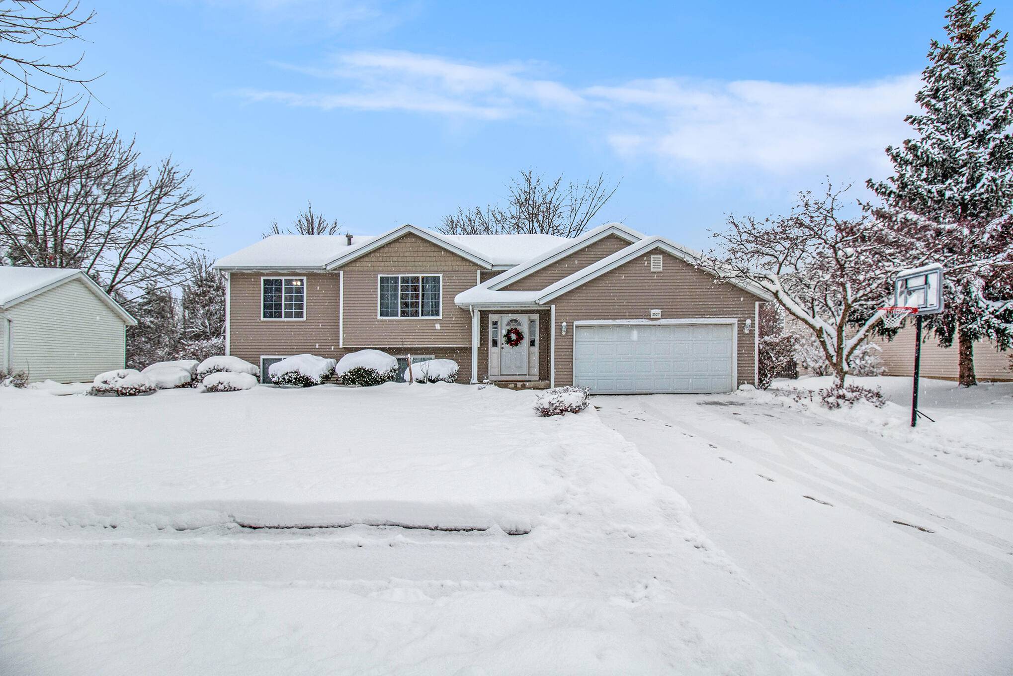 Grand Rapids, MI 49505,2527 Orchard View DR NE