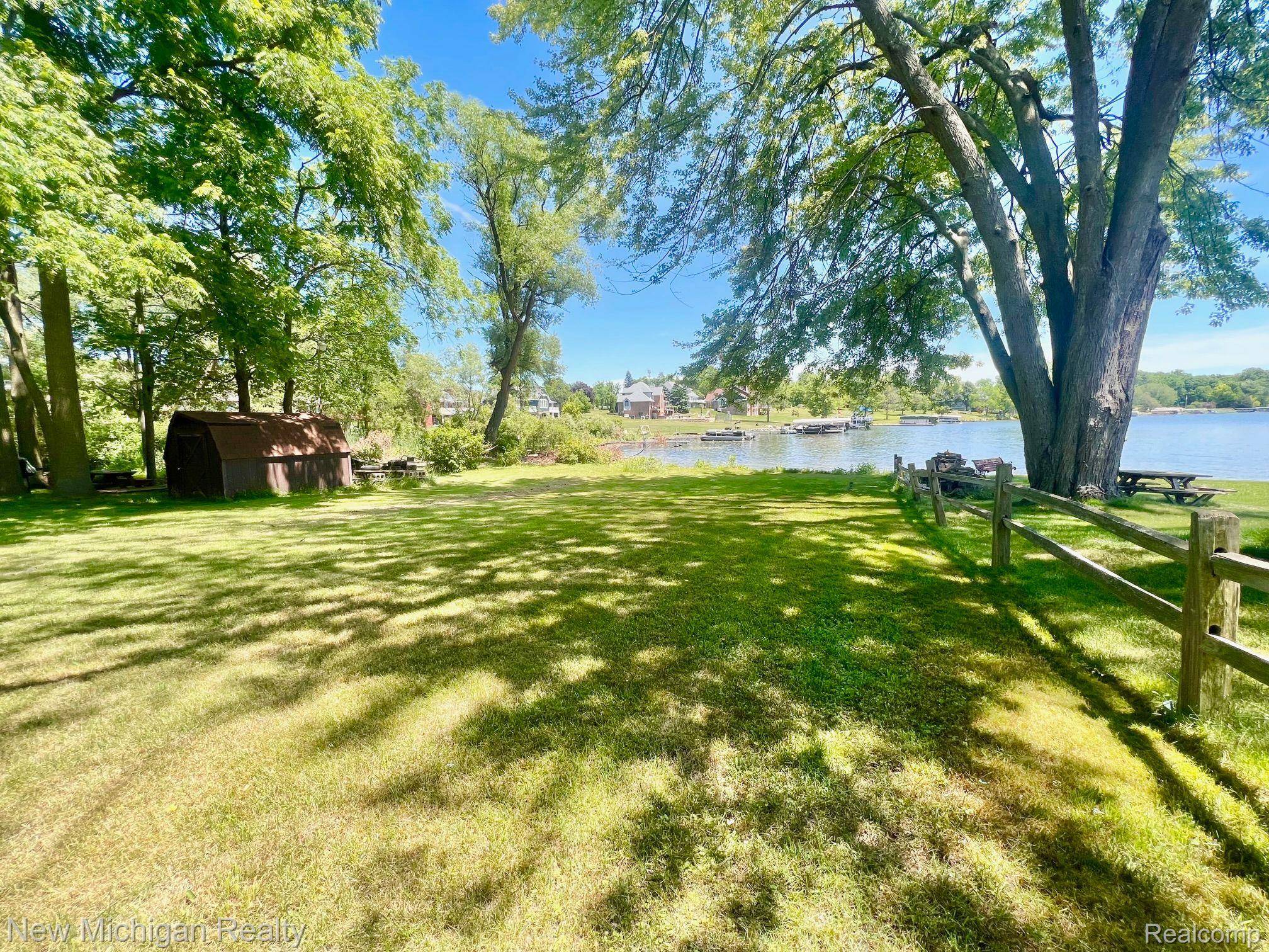 Linden, MI 48451,16129 HAVILAND BEACH DR