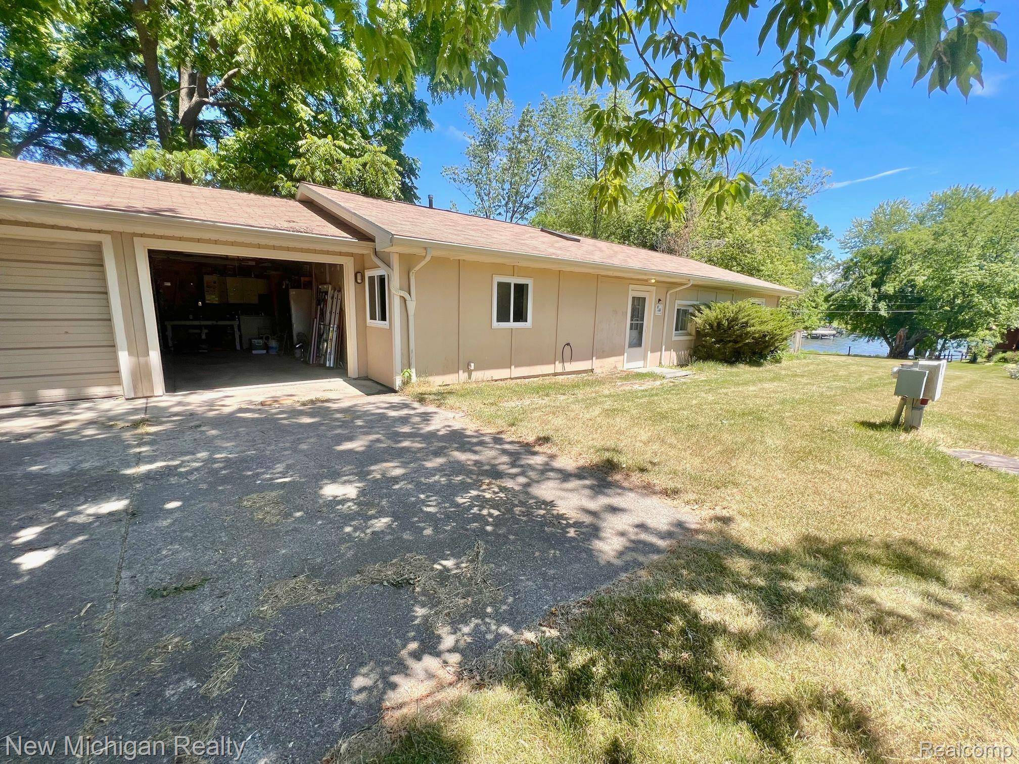 Linden, MI 48451,16129 HAVILAND BEACH DR