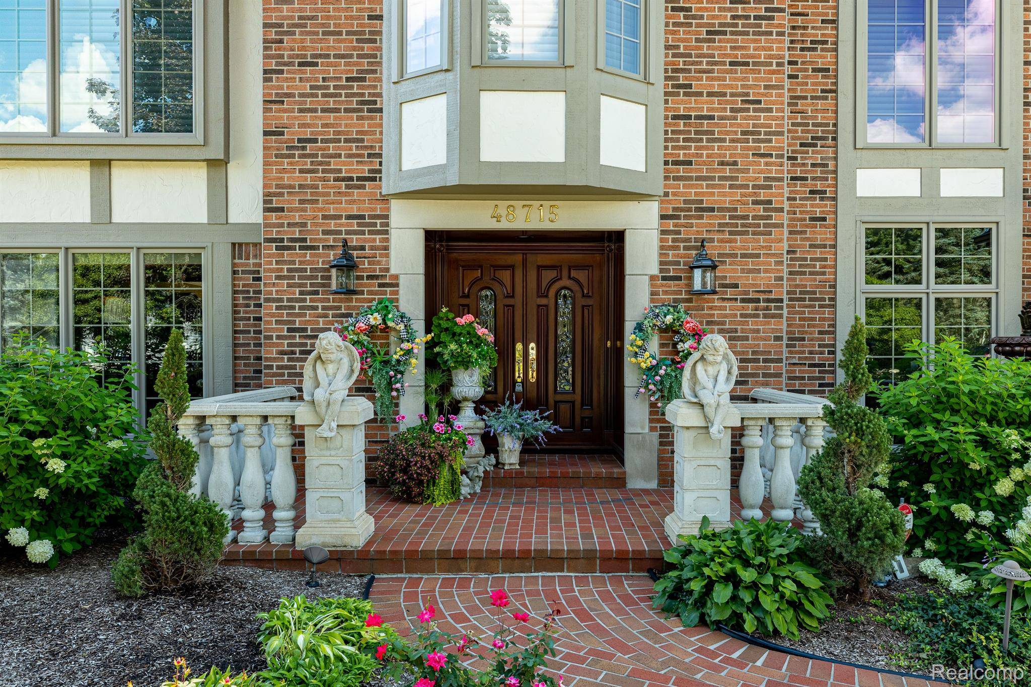 Plymouth, MI 48170,48715 PINEHILL DR