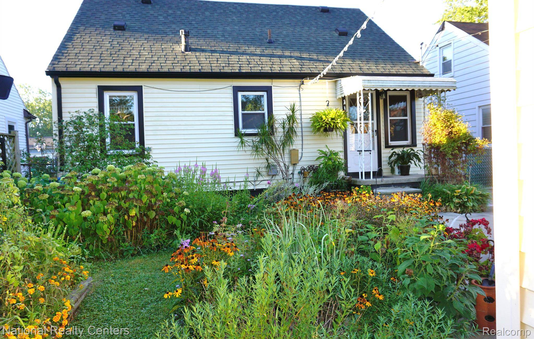 Garden City, MI 48135,29838 ELMWOOD ST