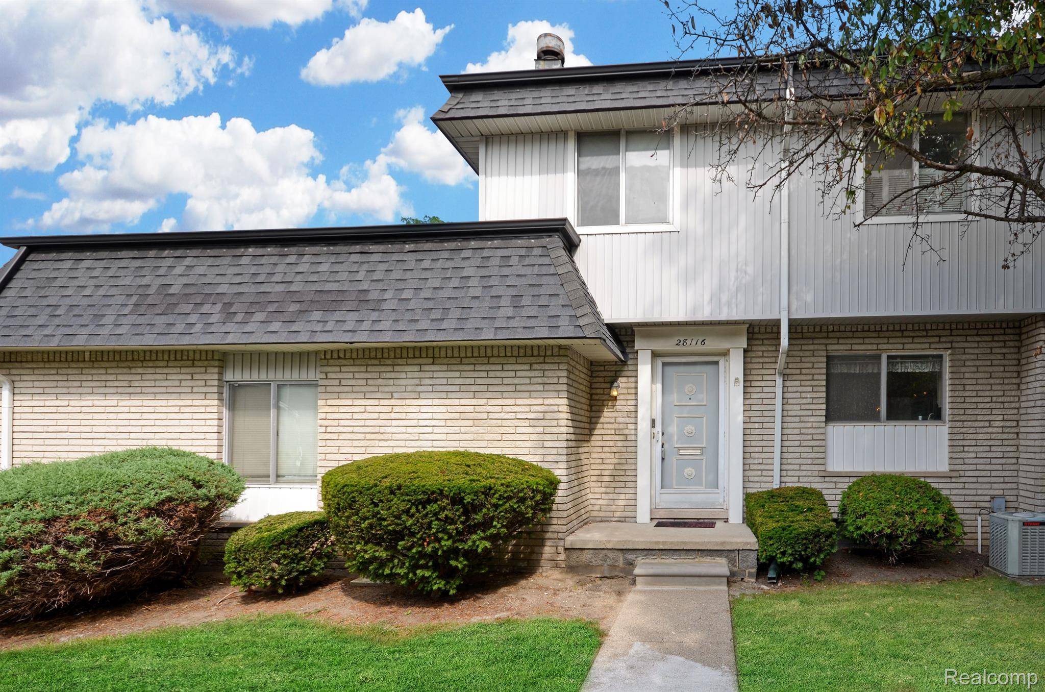 Warren, MI 48092,28116 Universal DR