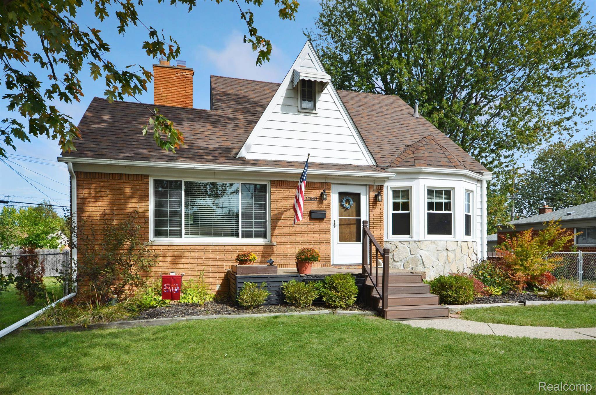 St. Clair Shores, MI 48082,22809 E 13 Mile RD